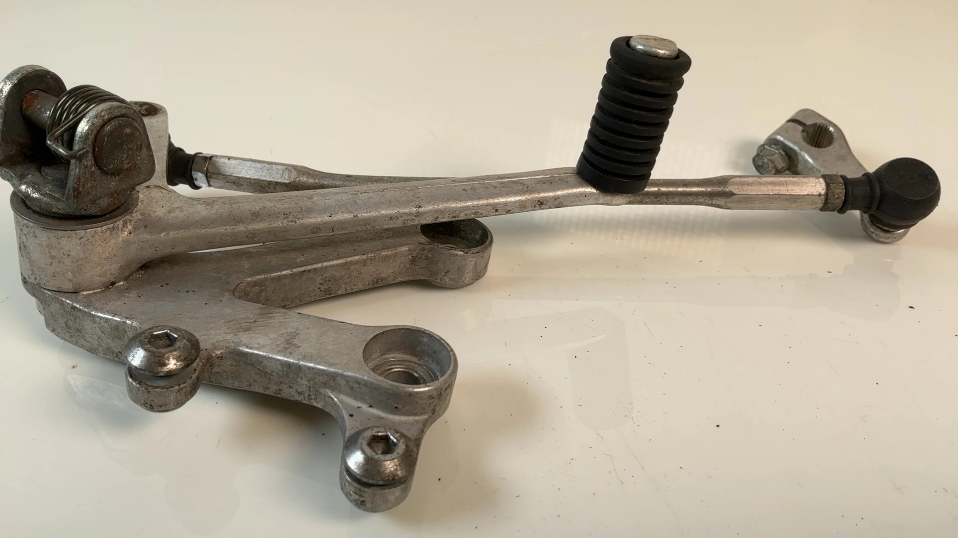 Honda CBR929RR 929cc Left Footrest Shifter Bracket 2000 2001 OEM 50700-MCJ-000 - Image 7