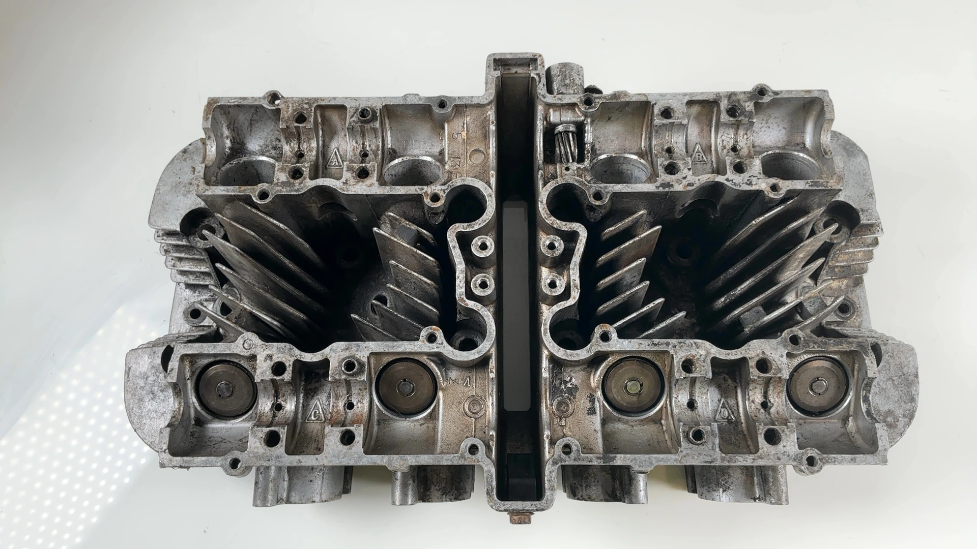 Suzuki GS750 GS750E 750 CC Cylinder Head 1976-1978 OEM 11100-45002