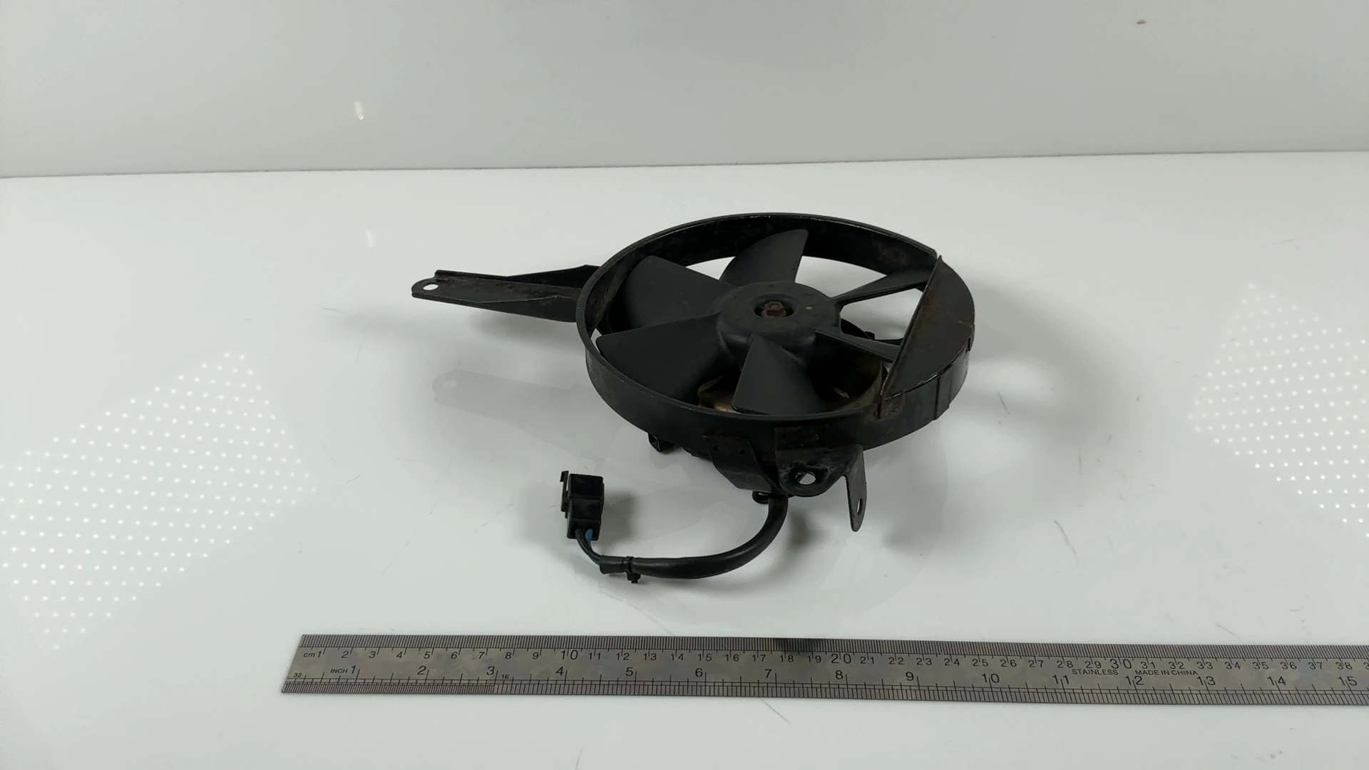 Yamaha YZF R6 5EB 600cc Radiator Cooling Fan 1999-2002 OEM 5EB-12405-00-00 - Image 1