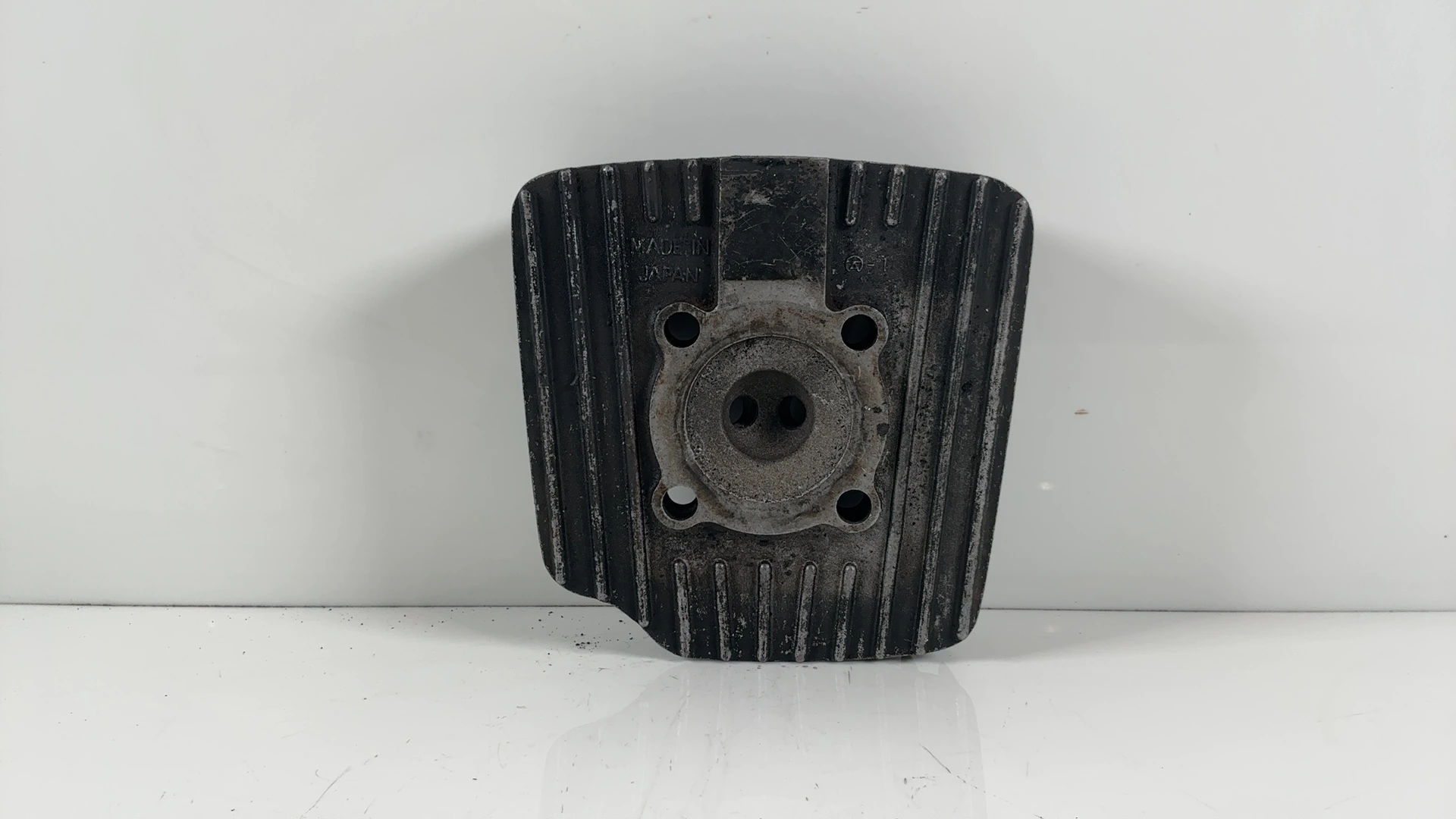 Kawasaki KE175 KE 175 175cc Engine Cylinder Head 1976-1978 OEM 11001-104-21 - Image 1