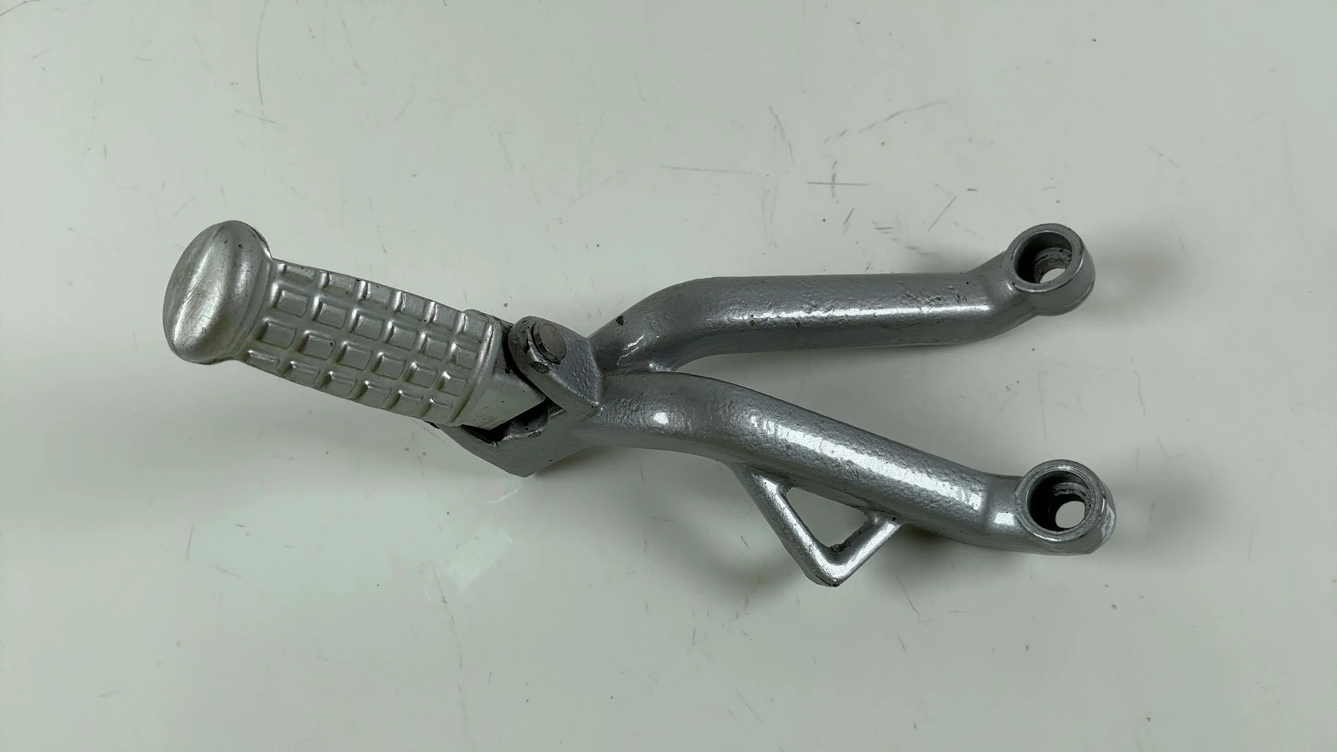 Triumph TT600 T2080492 600CC Rear Left Footrest Hanger 2000-2003 OEM T2080512