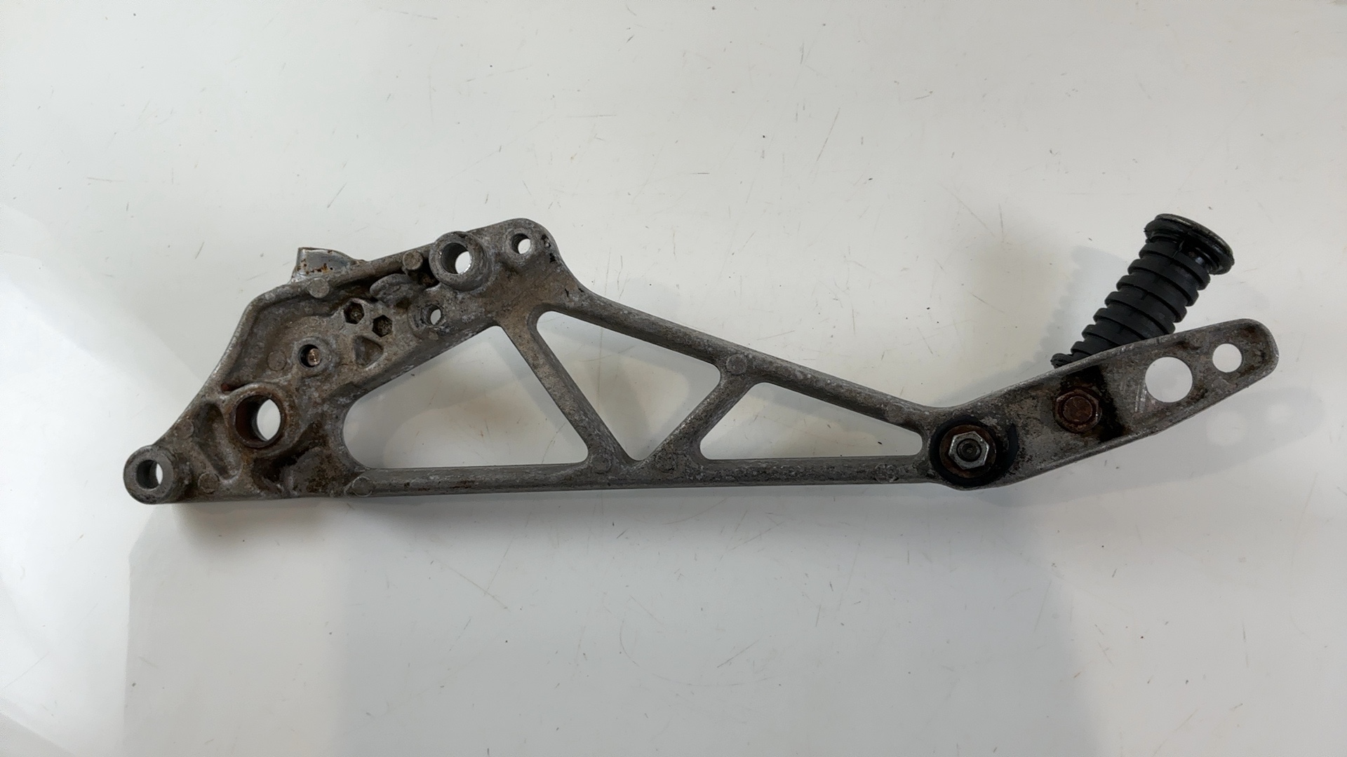 Honda Interceptor VF750F 750cc Right Footrest Bracket 1983-85 OEM 50610-MB2-000 - Image 4