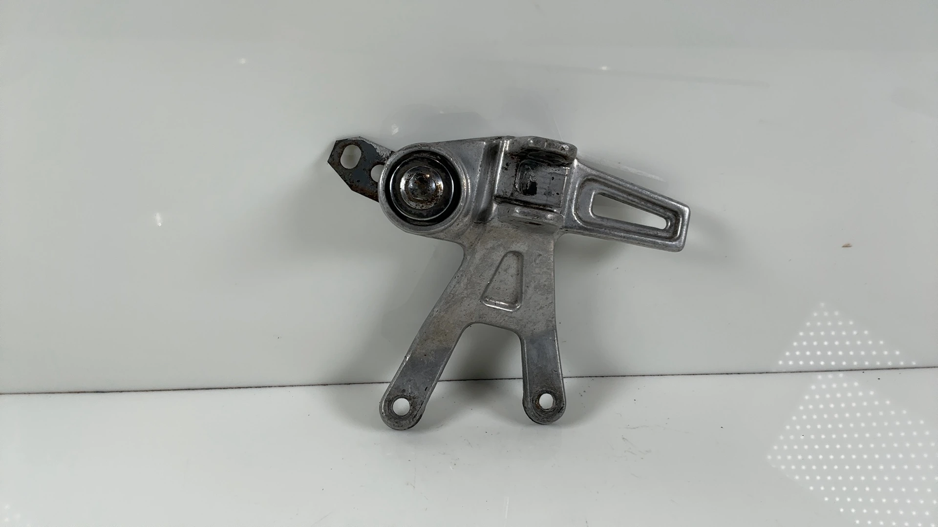Yamaha FZR 1000 FZR1000 1000cc Right Rear Footrest Bracket 1987-88 2GH-2742L-00