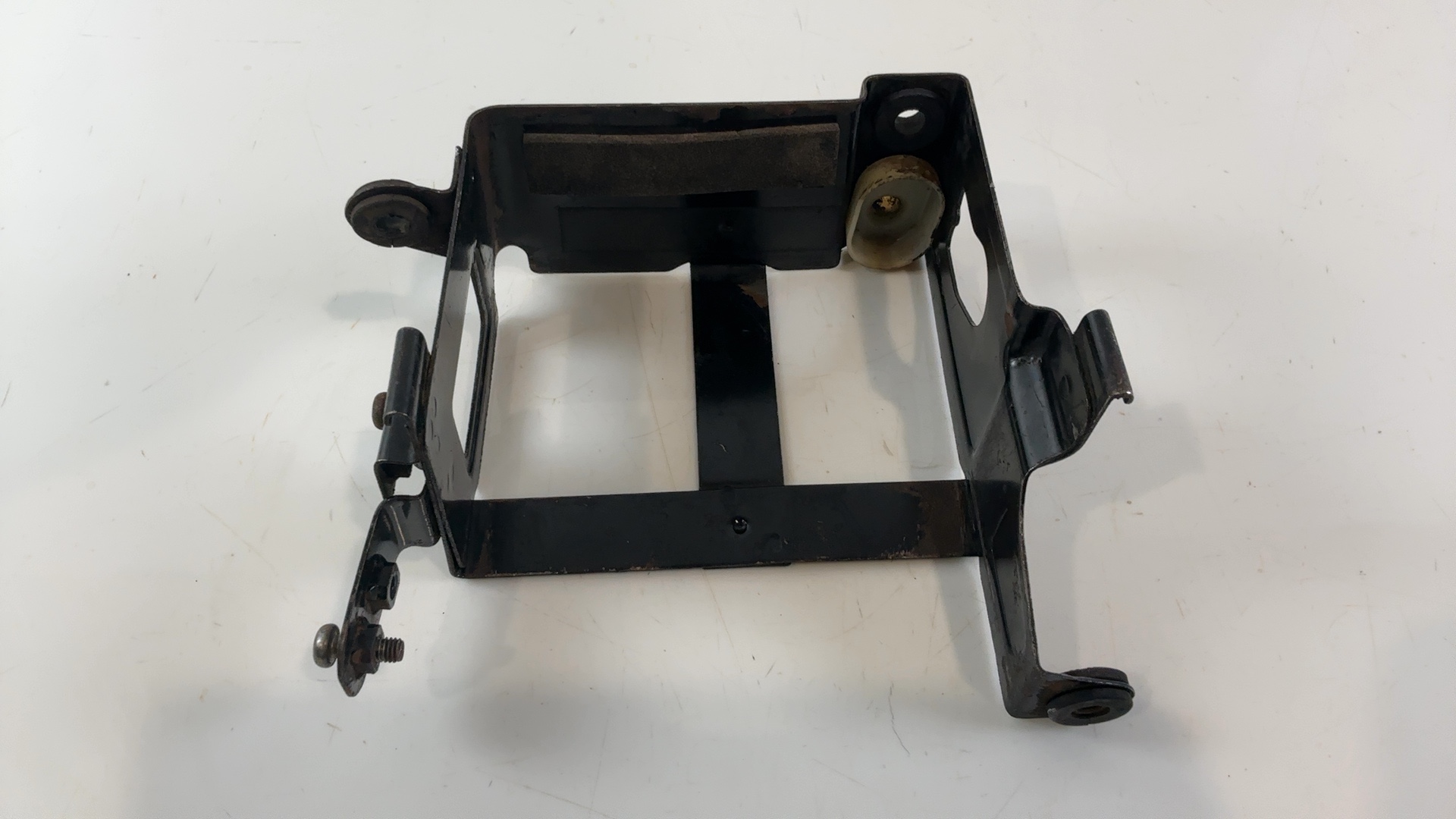 Suzuki GS550 GS550E 550 CC Battery Tray Bracket Holder 1977-1982 OEM 41540-47010 - Image 4