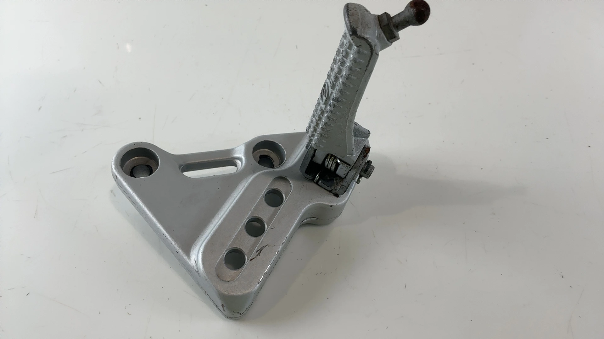 Gilera DNA 125 180 CC Front Rider Right Footrest Peg Hanger 2001-03 OEM CM012502 - Image 3