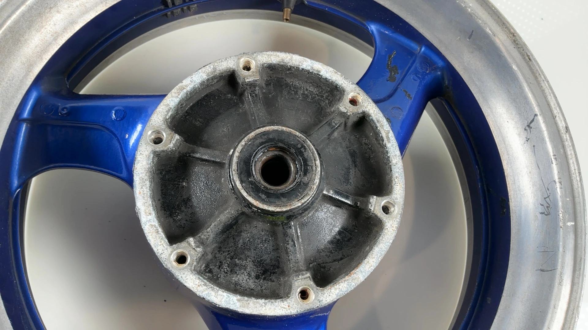Honda CBR1100XX SC35 1100cc Rear Wheel Rim 1997-2003 OEM 42650-MAT-010 GOR SUUL - Image 11