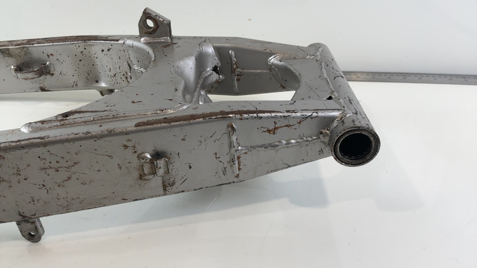 Suzuki Bandit GSF600 600cc Rear Swingarm 2000-2004 OEM 61000-26E20-0FP - Image 4