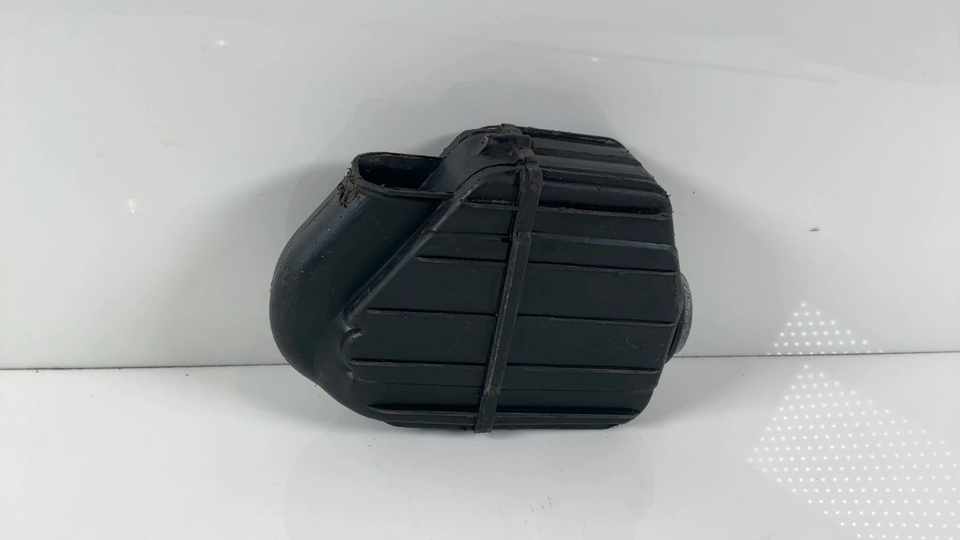 Yamaha XS400 2A2 400CC Air Filter Box 1977-1982 OEM 2A2-14411-00-00 Japan - Image 2