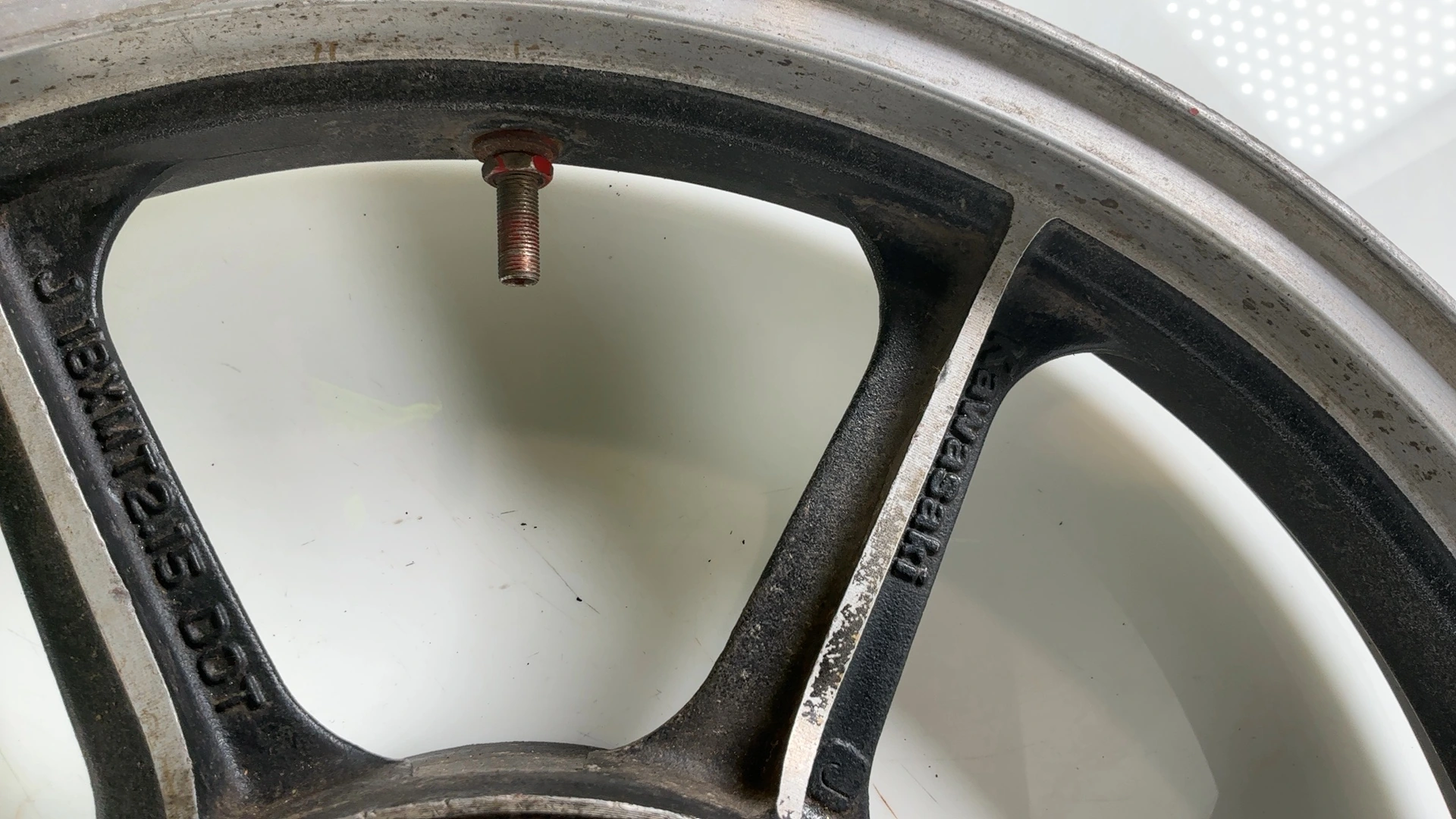 Kawasaki GT550 Z550G 550cc Rear Wheel Rim Mag 1982-1984 OEM 41073-1139-18 - Image 8