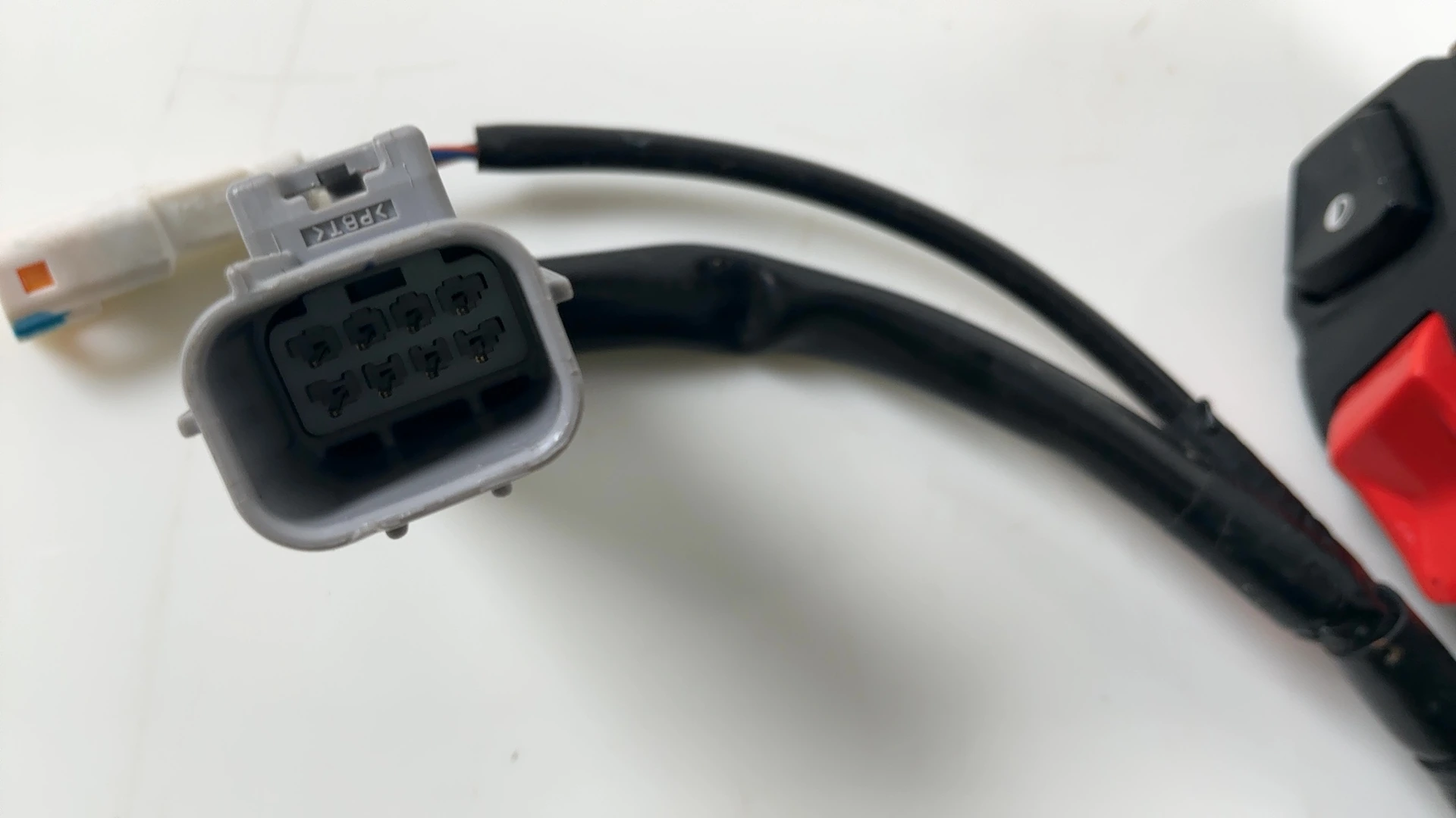 Aprilia Tuono V4 1100 Factory 1100 Right Handlebar Switch 2025-2026 OEM 2B012092 - Image 4