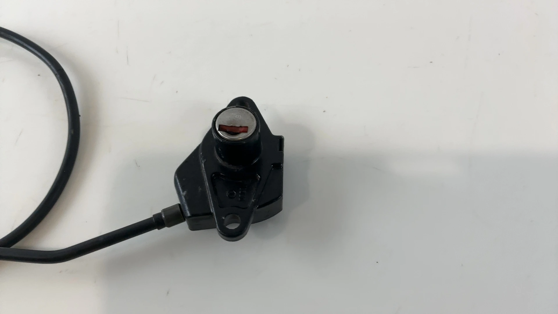 Triumph Speed Triple 955i 955 CC Seat Latch Lock Cable 2004 2005 OEM T2500882 - Image 4
