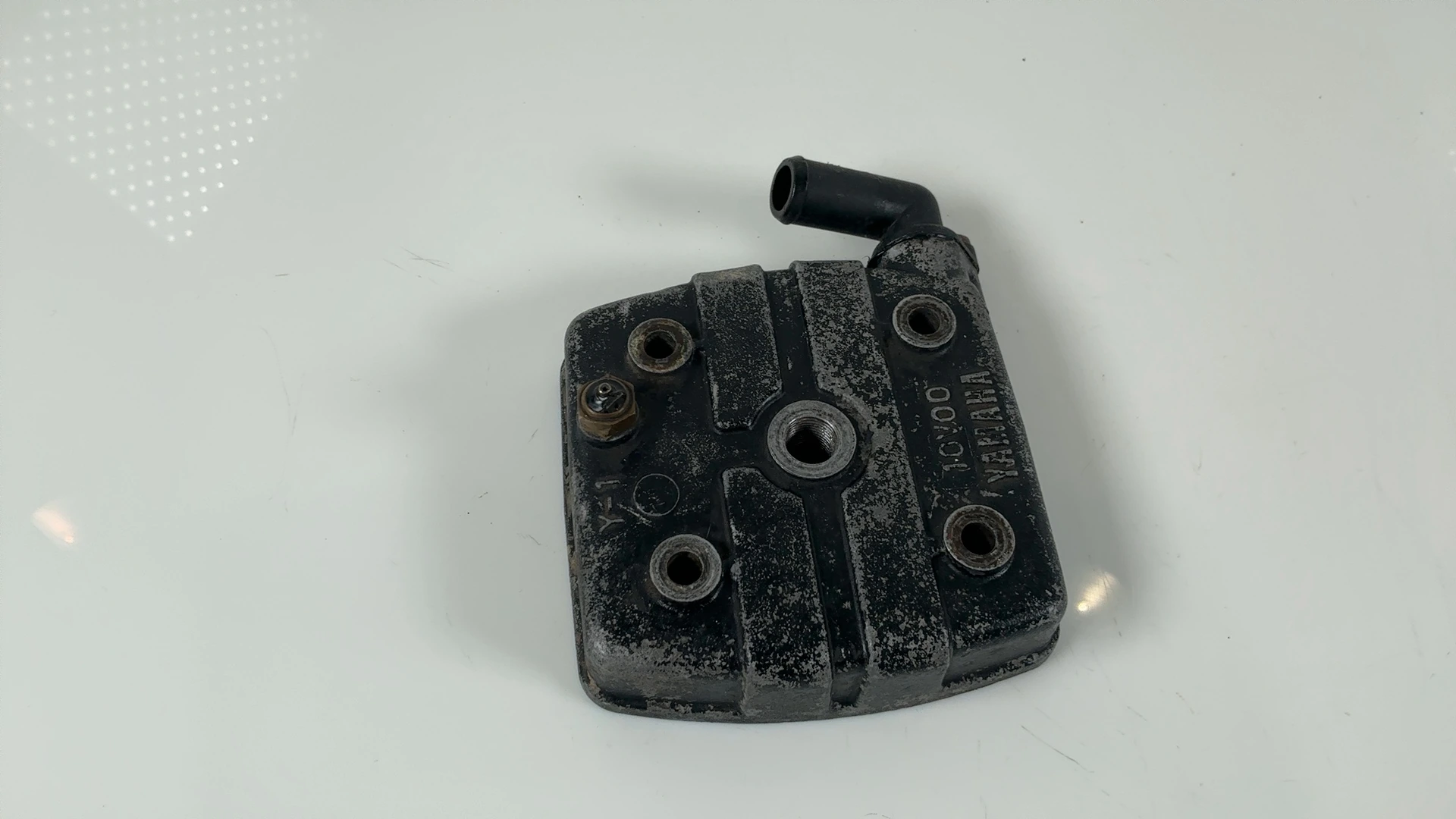 Yamaha DT 125 LC 10V 125cc Cylinder Head 1982-1984 OEM  10V-11111-00-00 - Image 5