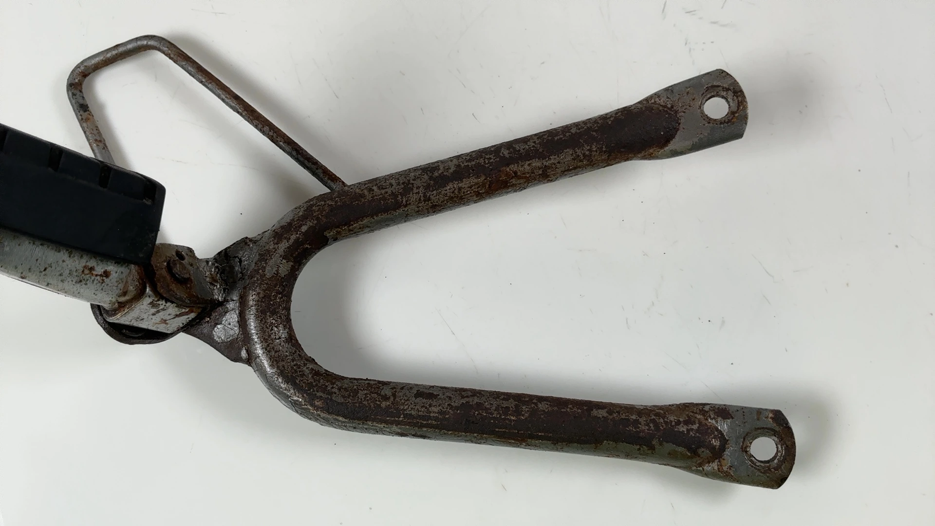 Yamaha XTZ660 3YF 660cc Right Rear Footrest Bracket 1994 1995 OEM 3YF-27442-00 - Image 6