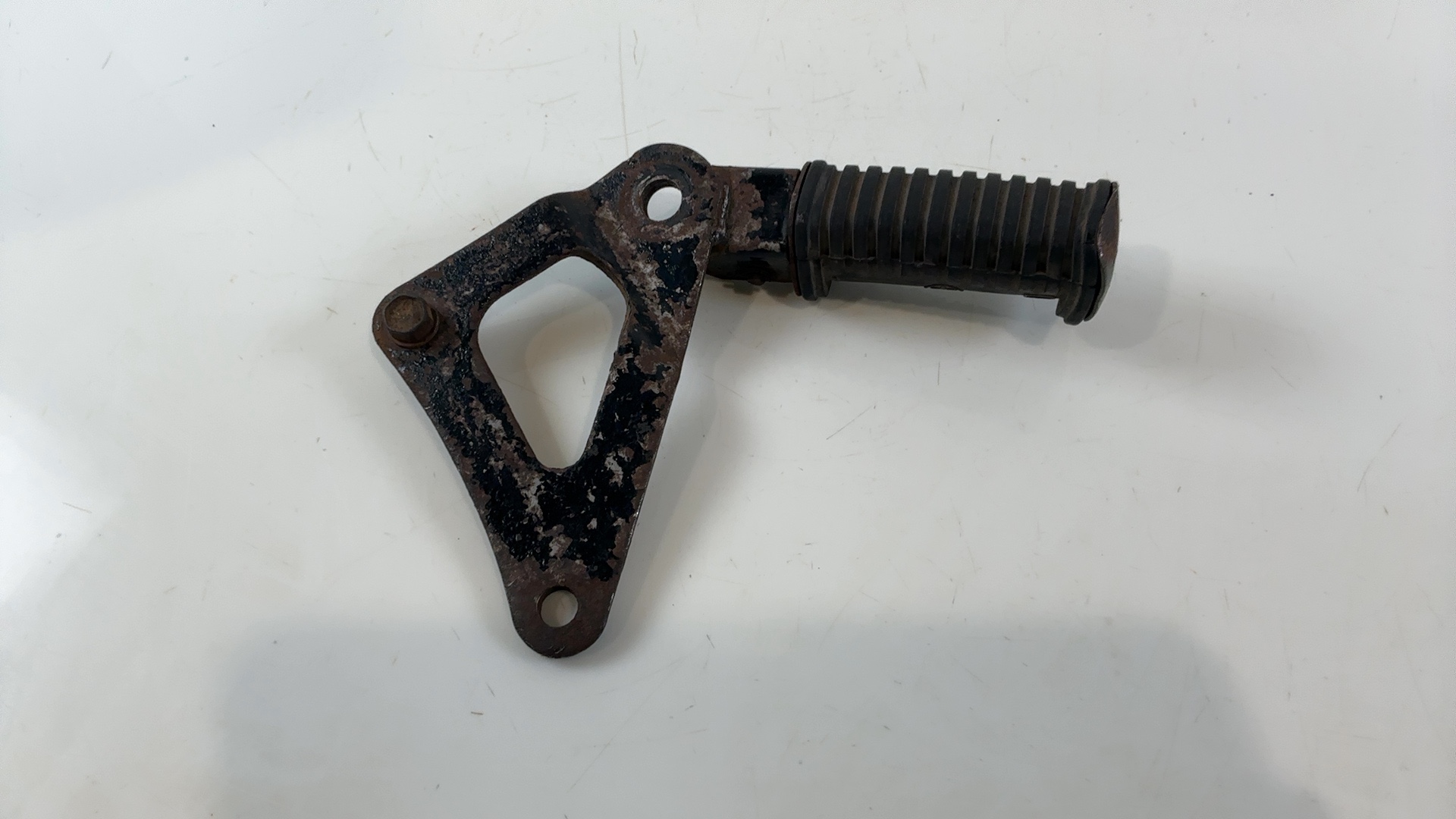 Yamaha XS650 650cc Rear Right Footrest Bracket 1974-1983 OEM 447-27440-01-00 - Image 6
