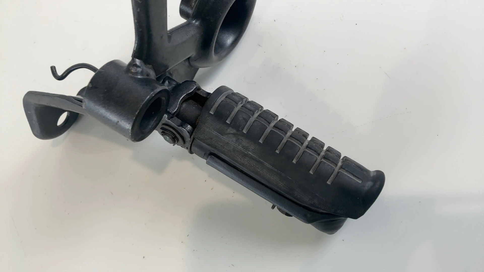 Honda CBF 125 JC40 125cc Front Right Footrest Peg Hanger 2009-2016 50611-KWF-900 - Image 3