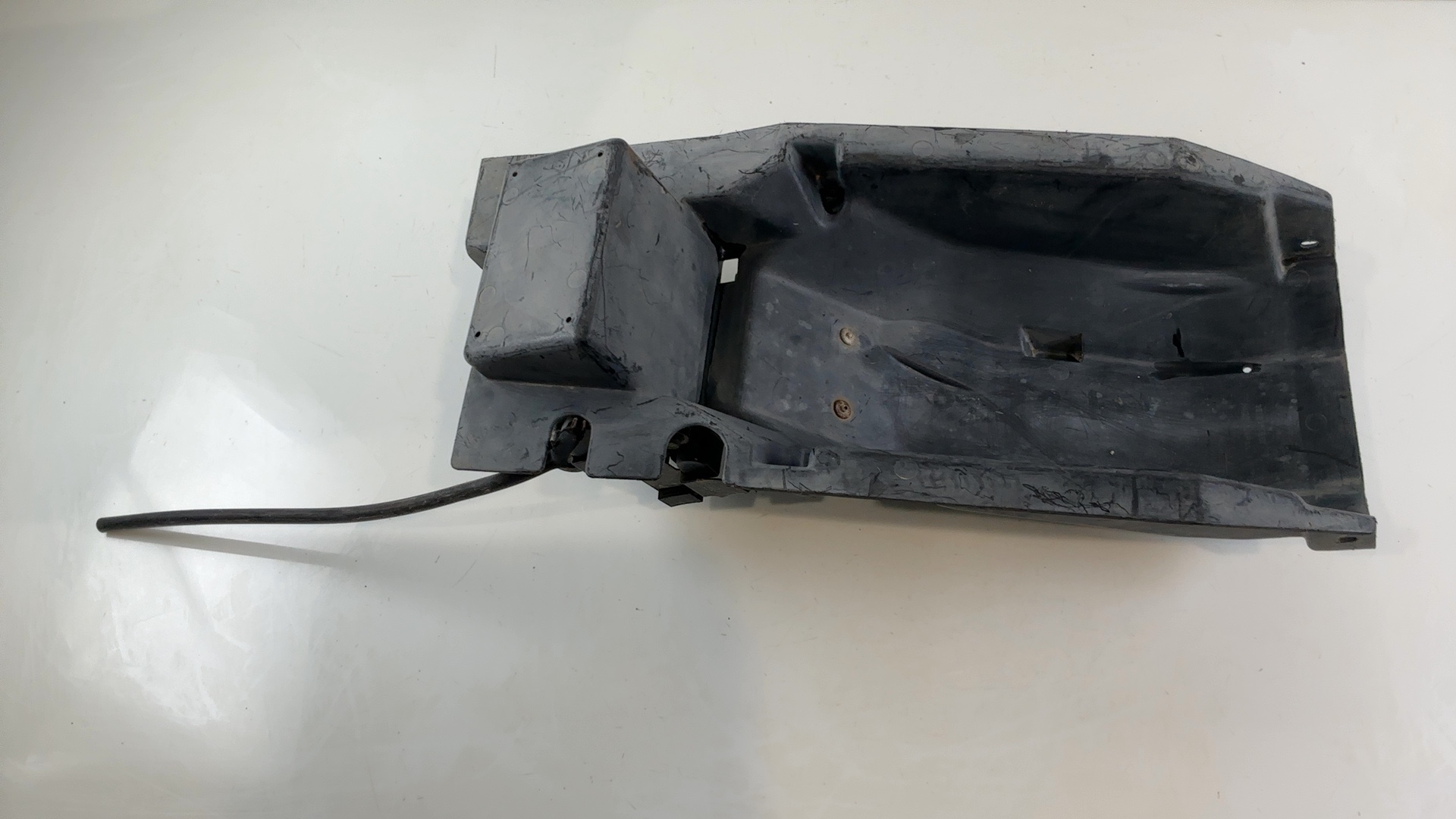 Kawasaki ZZR600 ZX600D 600cc Rear Inner Fender 1990-1993 OEM 35023-1266 - Image 2