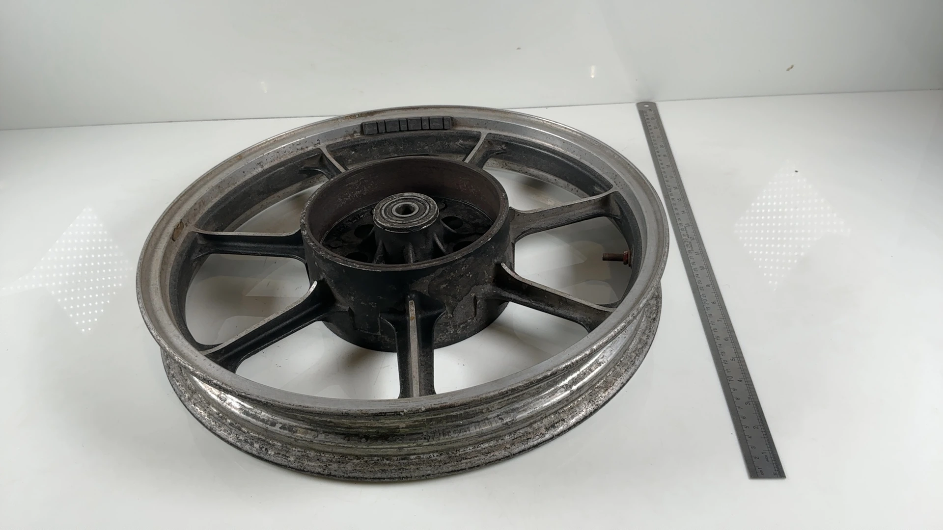 Kawasaki GT550 Z550G 550cc Rear Wheel Rim Mag 1982-1984 OEM 41073-1139-18 - Image 3