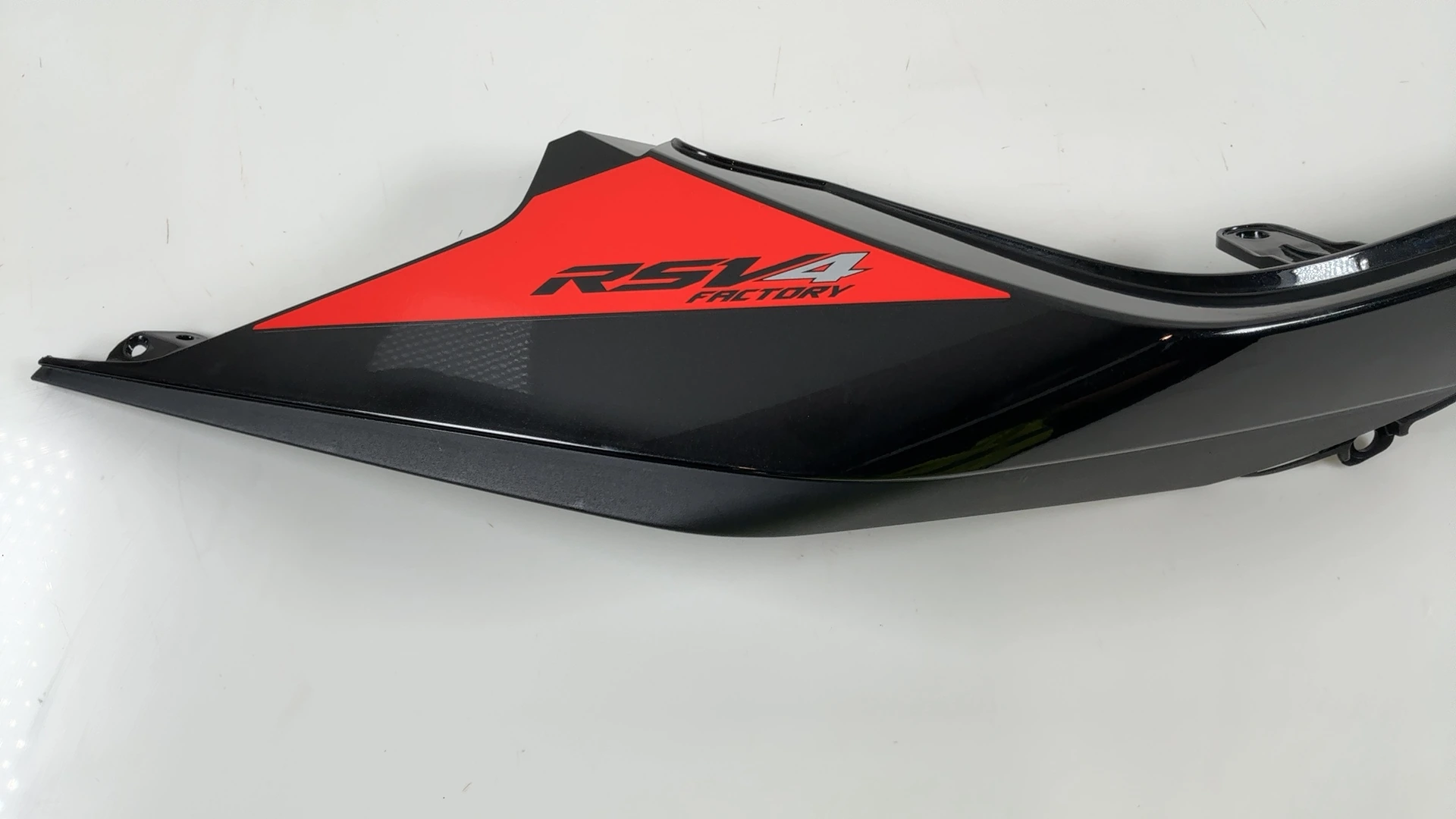 Aprilia RSV4 Factory 1100 Right Tail Side Fairing 2021-2026 OEM 2B006976 - Image 4