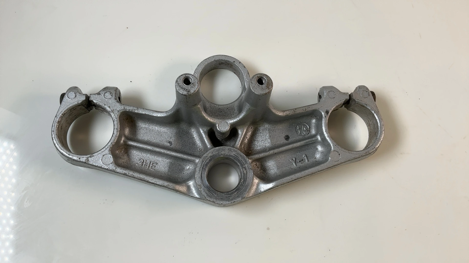 Yamaha FZR600 3HE 600cc Upper Fork Yoke Bridge 1989-1993 OEM 3HE-23435-00-00 - Image 1