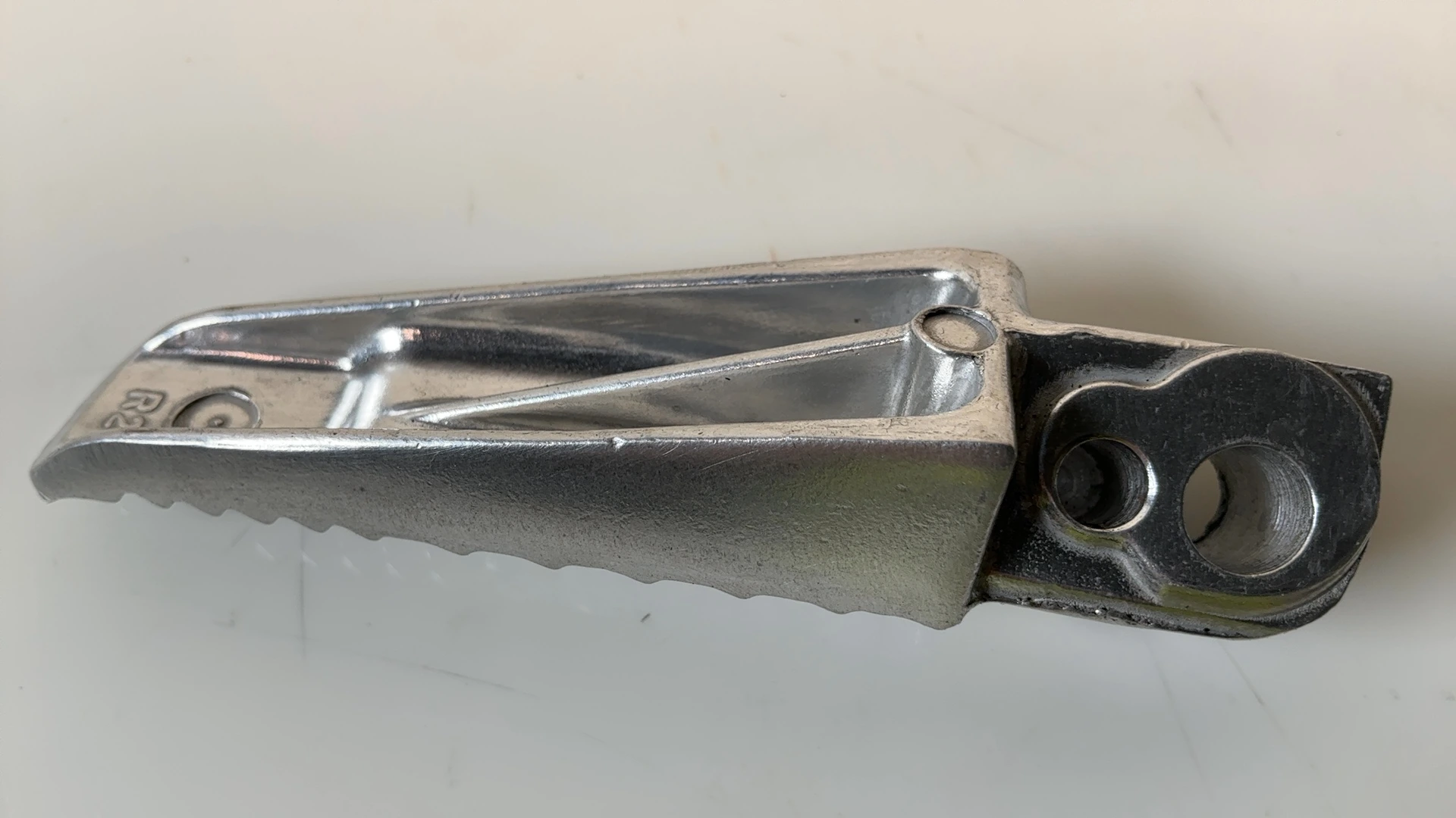 Suzuki SFV650 Gladius GSXR 600 750 Rear Right Foot Peg 2009-2016 OEM 43611-41G00 - Image 8
