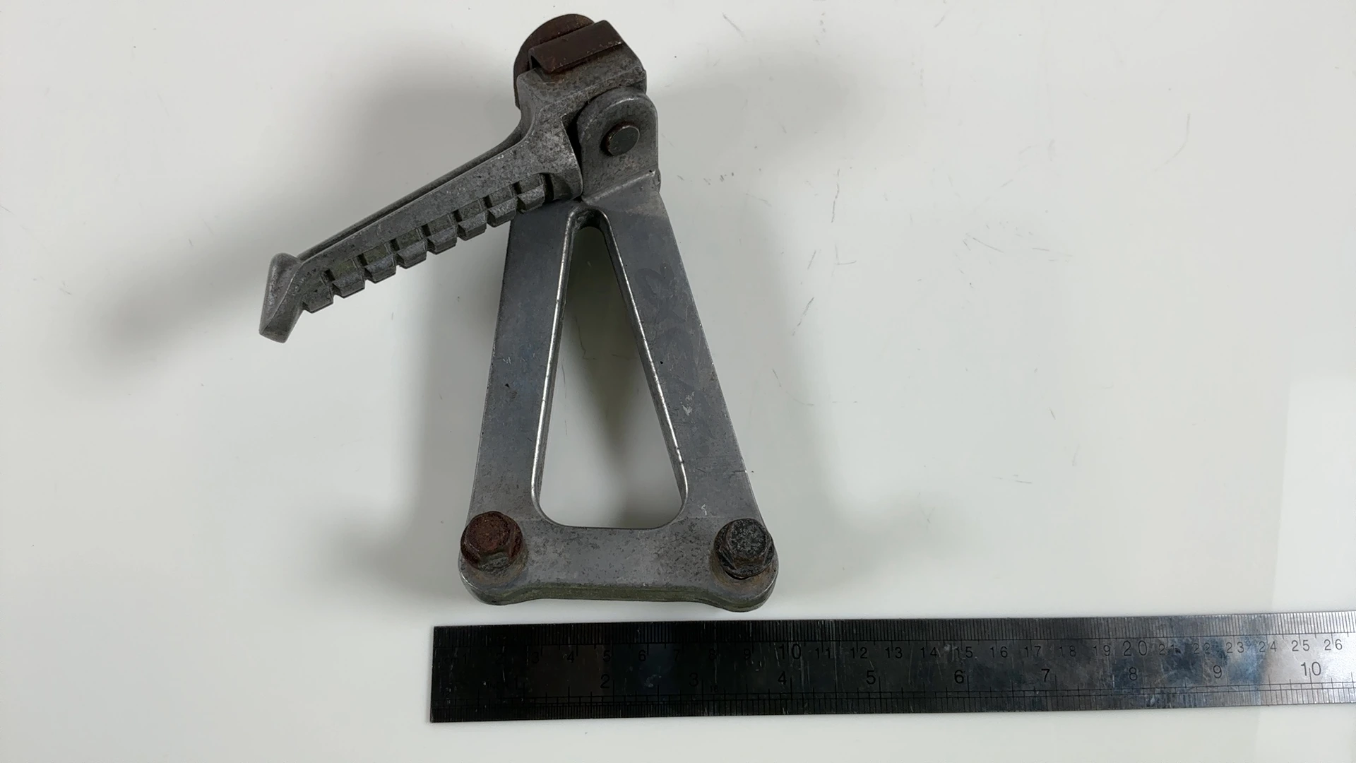 Kawasaki Ninja ZX9R ZX900B 900cc Rear Left Footrest Bracket 1994-1997 35011-1554 - Image 1