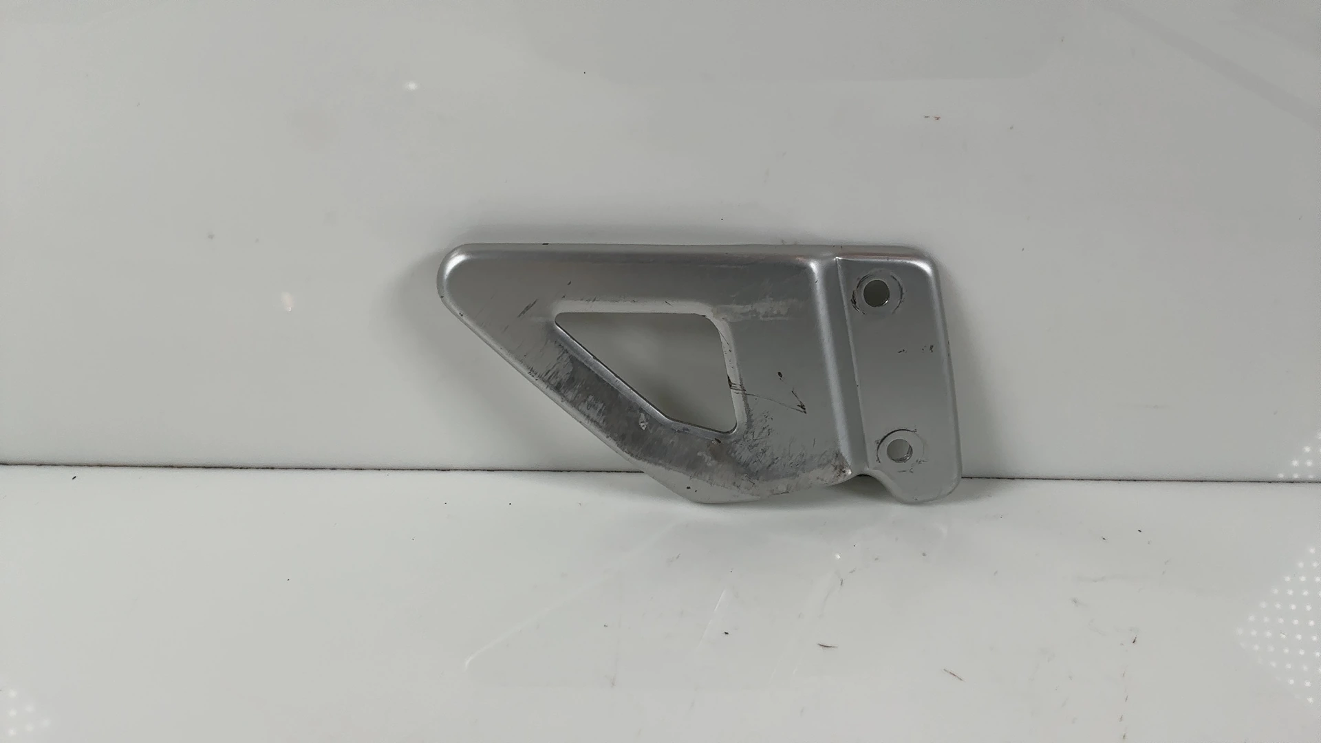 Suzuki GSX-R600 GSXR600 600cc Right Side Heel Guard 1997-2000 OEM 43571-33E01 - Image 1