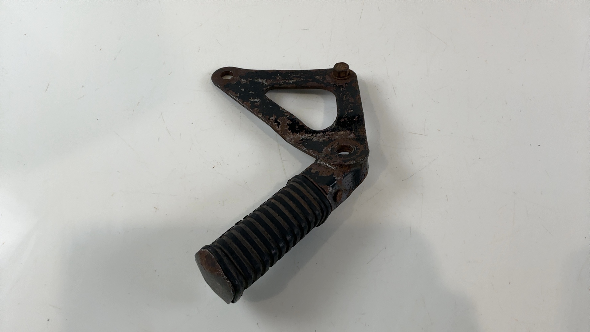 Yamaha XS650 650cc Rear Right Footrest Bracket 1974-1983 OEM 447-27440-01-00 - Image 5