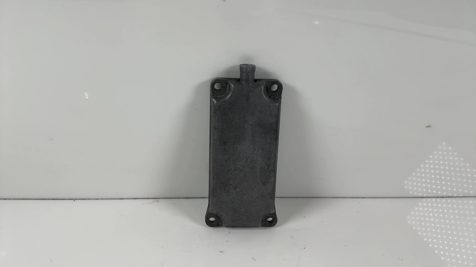 Suzuki GS1100 GS1100E 1100 Crankcase Breather Cover 1981-1983 OEM 11176-45402 - Image 1
