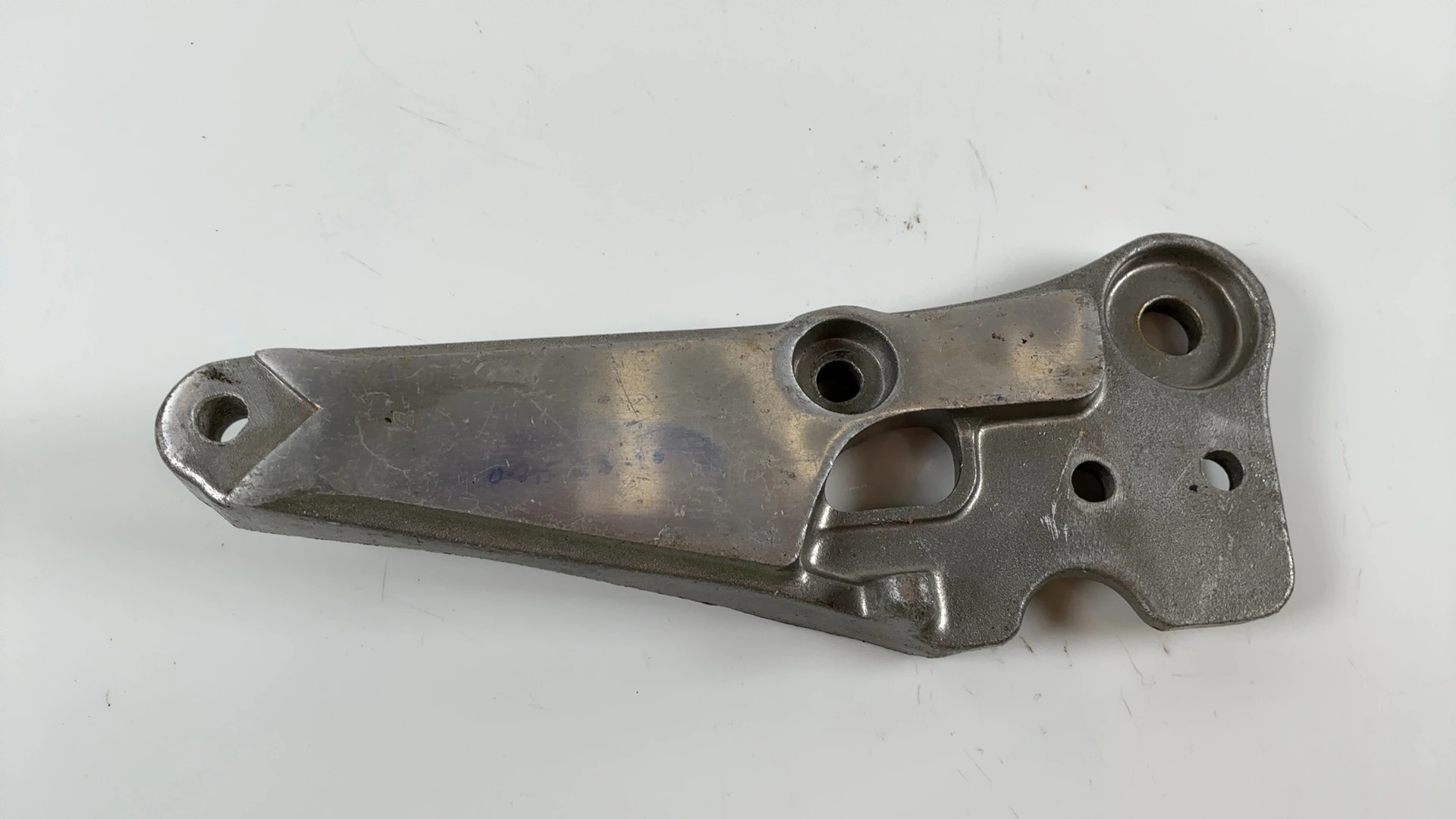 Suzuki GSX750E GS750E 750cc Right Footrest Bracket 1980 1981 OEM 43510-45400 - Image 1