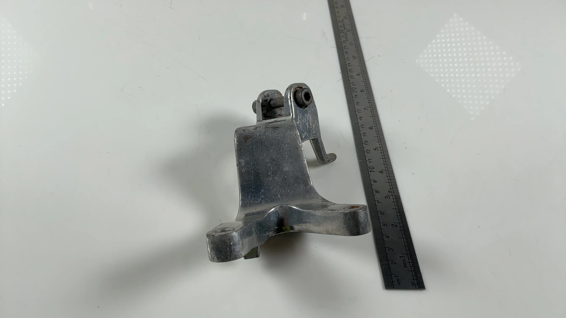 Yamaha YZF1000R Thunderace Left Passenger Footrest Bracket 1996-05 4SV-2741L-00 - Image 3