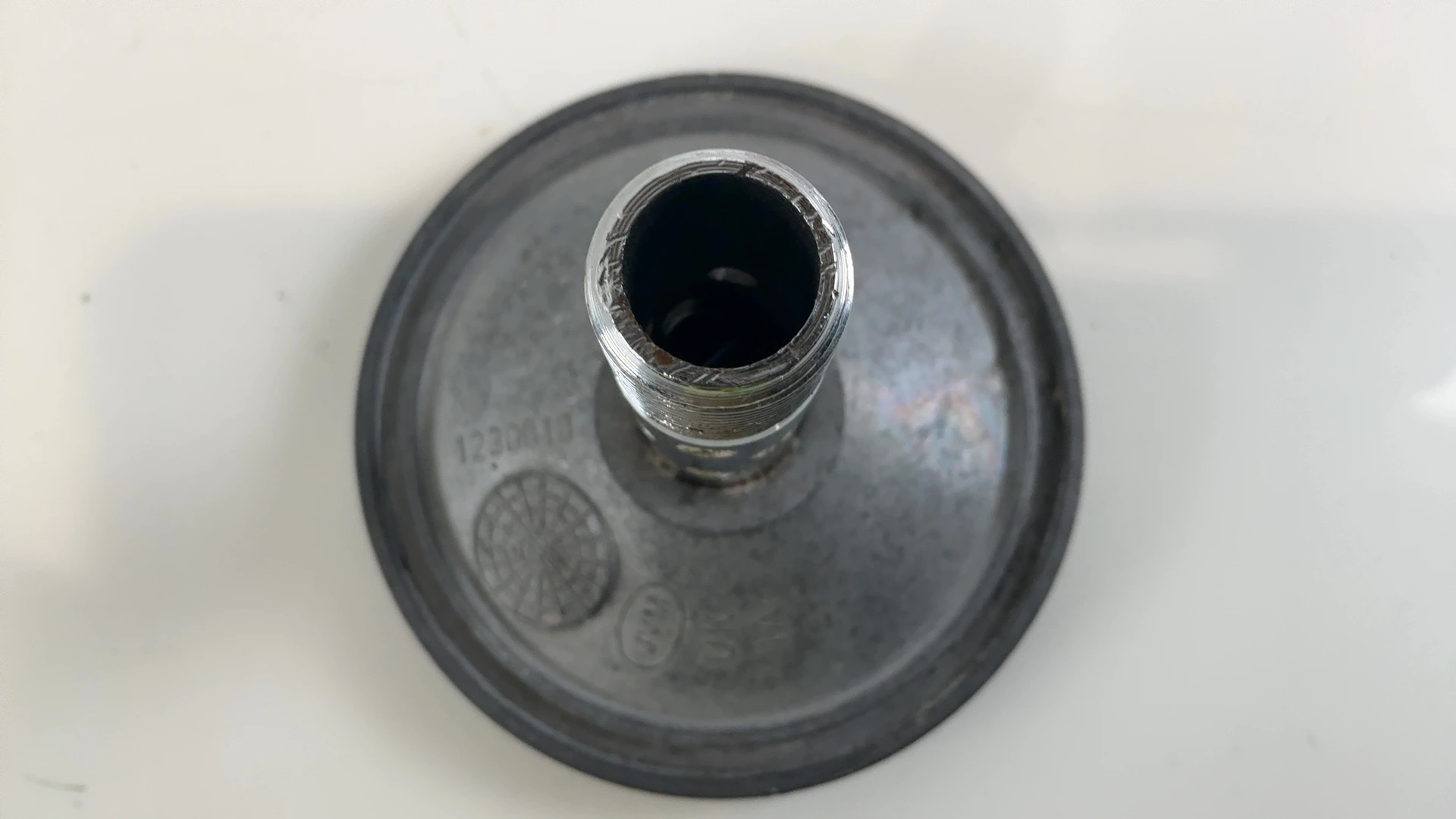 Triumph Tiger 900 T400 885cc Oil Filter Cover 1993-1998 OEM 1230010 - Image 4