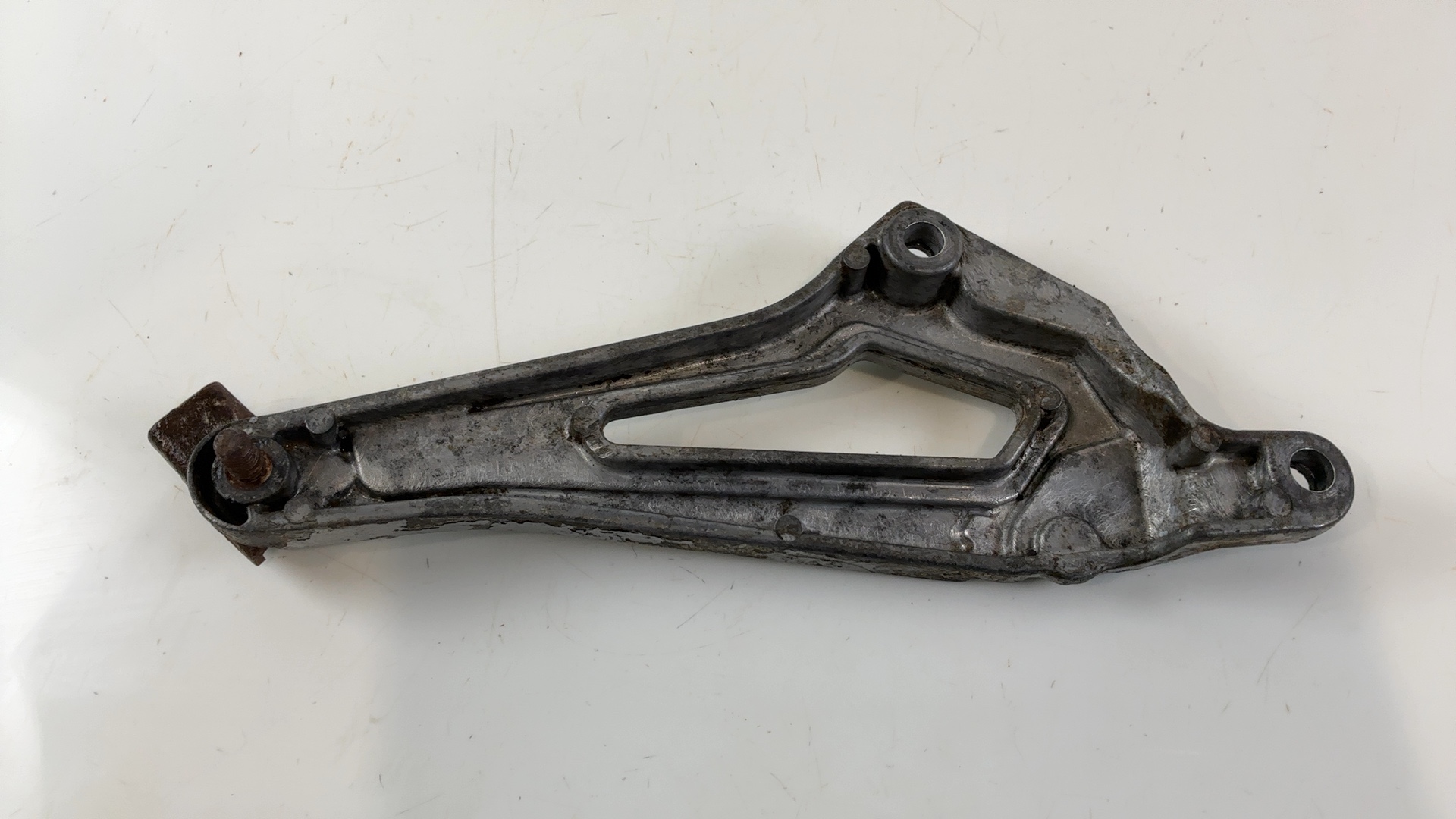 Yamaha RD 80 LC 30W 80cc Rear Left Footrest Bracket Stay 1982-87 30W-27420-00-93 - Image 3