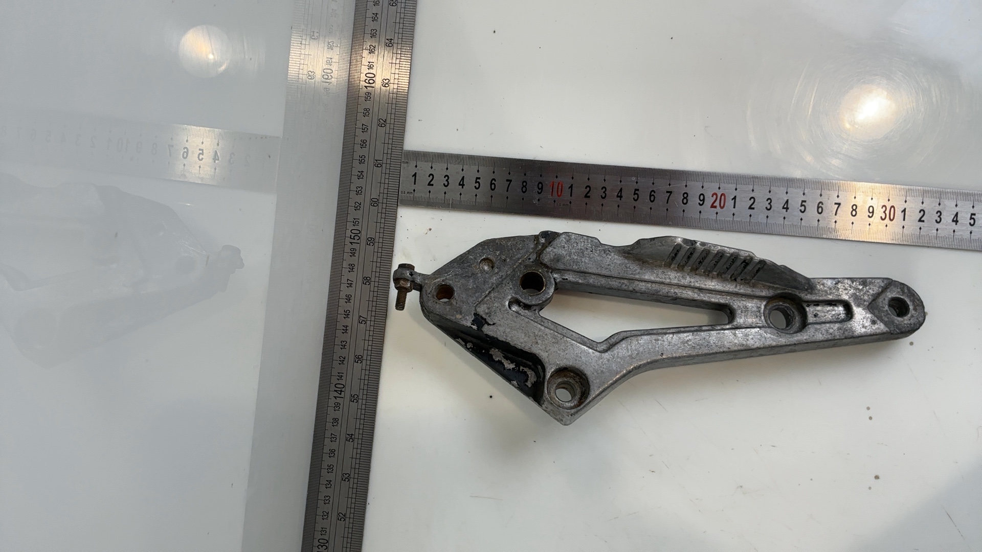 Yamaha RD80LC RD80 30W Right Rear Footrest Peg Bracket 1982-84 OEM 30W-2742L-00 - Image 3