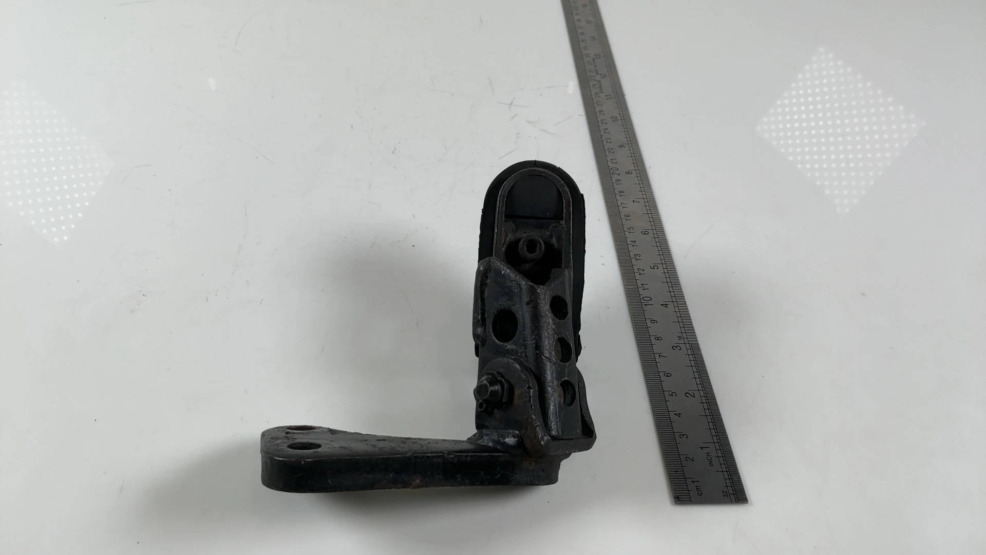 Yamaha XTZ660 Ténéré 3YF 660cc Front Right Footrest Bracket 1991-99 3LD-27421-10 - Image 3