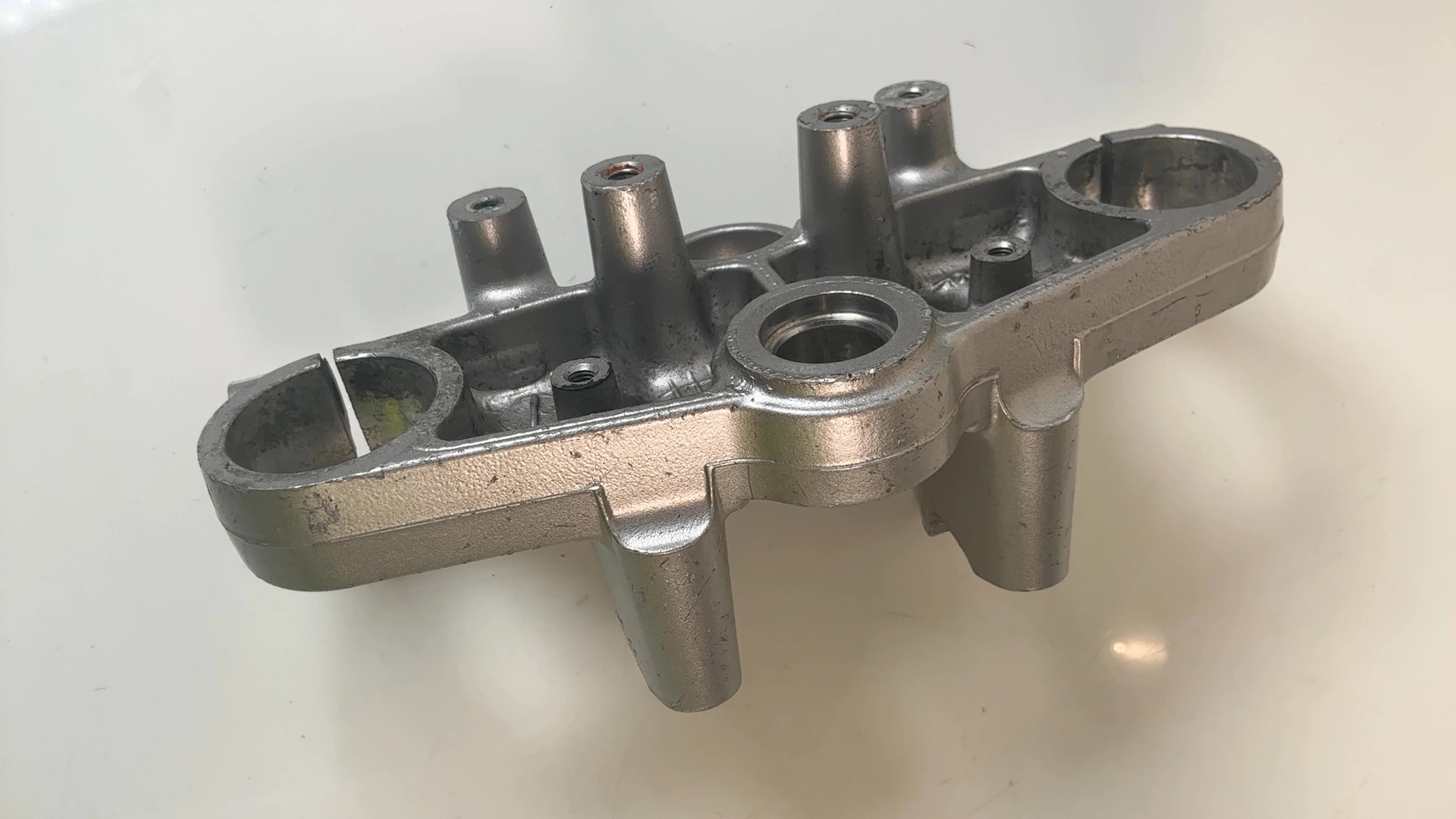 Suzuki Bandit GSF600 GN77B Top Fork Bridge Yoke 1995-1999 OEM 51311-26E00 Suzuki - Image 3
