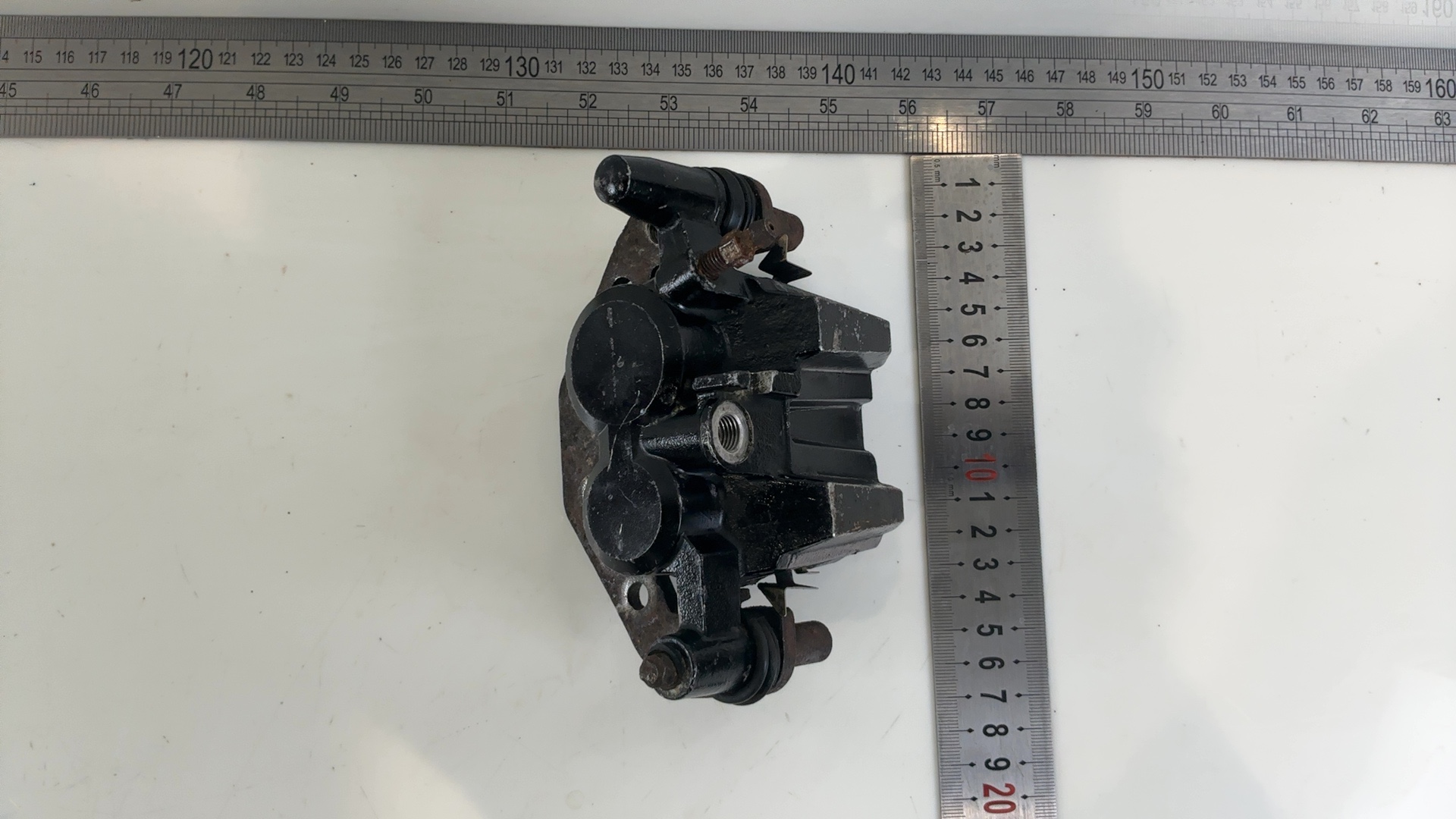 Suzuki GSX 1100 G GV74A 1100 Front Brake Caliper 1991-1994 OEM 59300-26D01 - Image 6