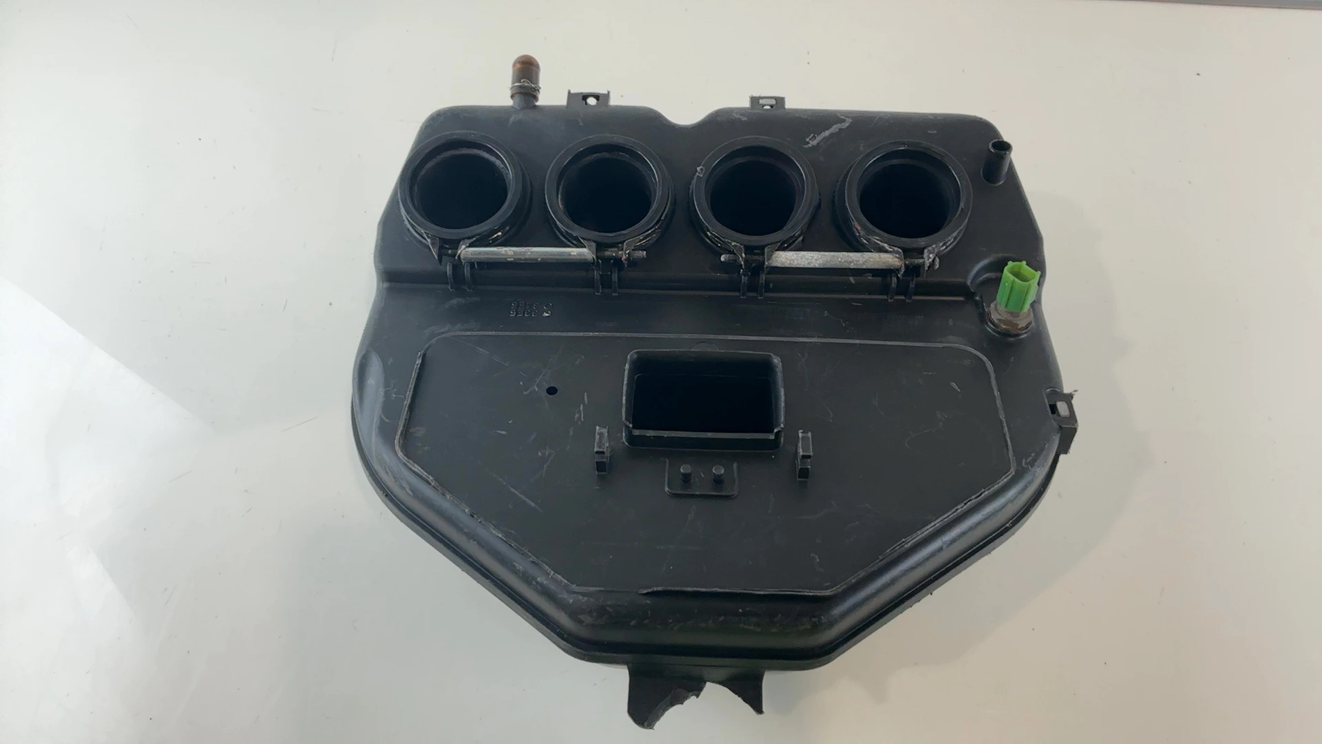 Suzuki GSXR 750 GR7DB 750cc Air Filter Box 1996 1997 OEM 13700-33E00 - Image 2