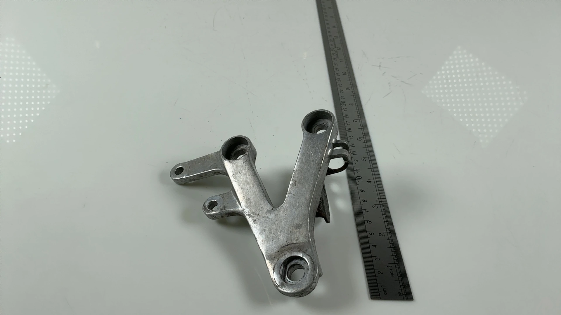 Honda CBR929RR SC44 929cc Front Right Footrest Bracket 2000-2001 50600-MCJ-000 - Image 3