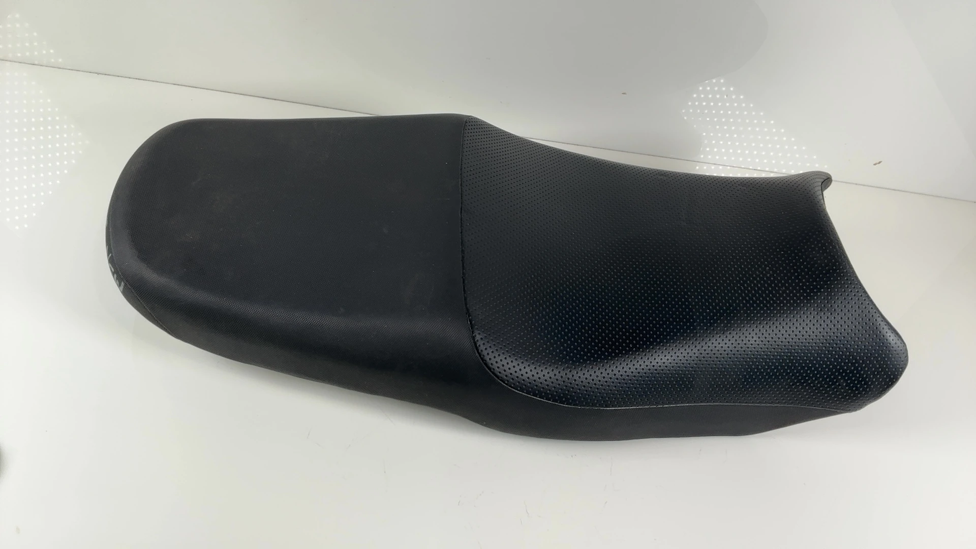 Suzuki Bandit GSF1200 1200cc Motorcycle Seat 2001-2005 OEM 45100-31F11-BH4 - Image 3