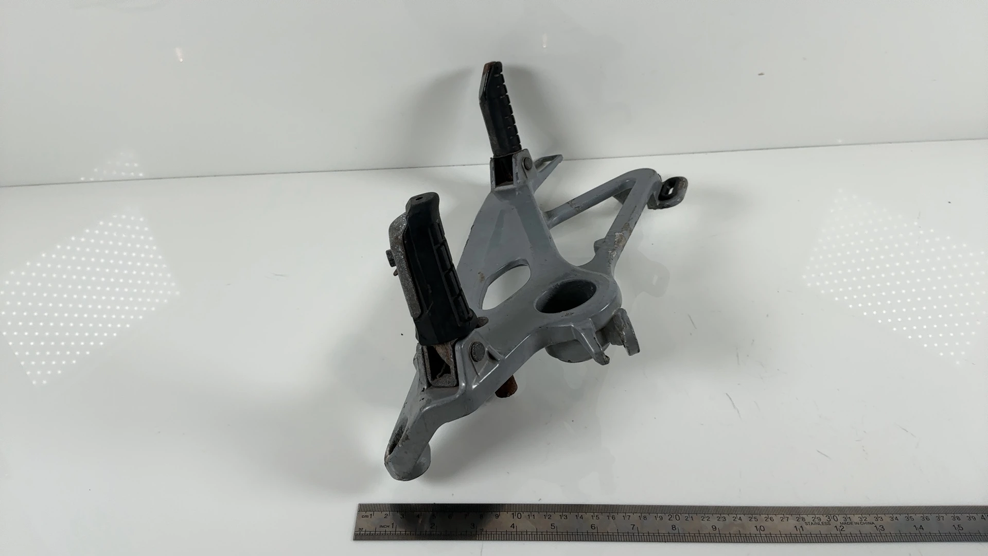 Honda SLR 650 RD09 650cc Right Footrest Bracket Hanger 1997-01 OEM 50625-MAK-000 - Image 2
