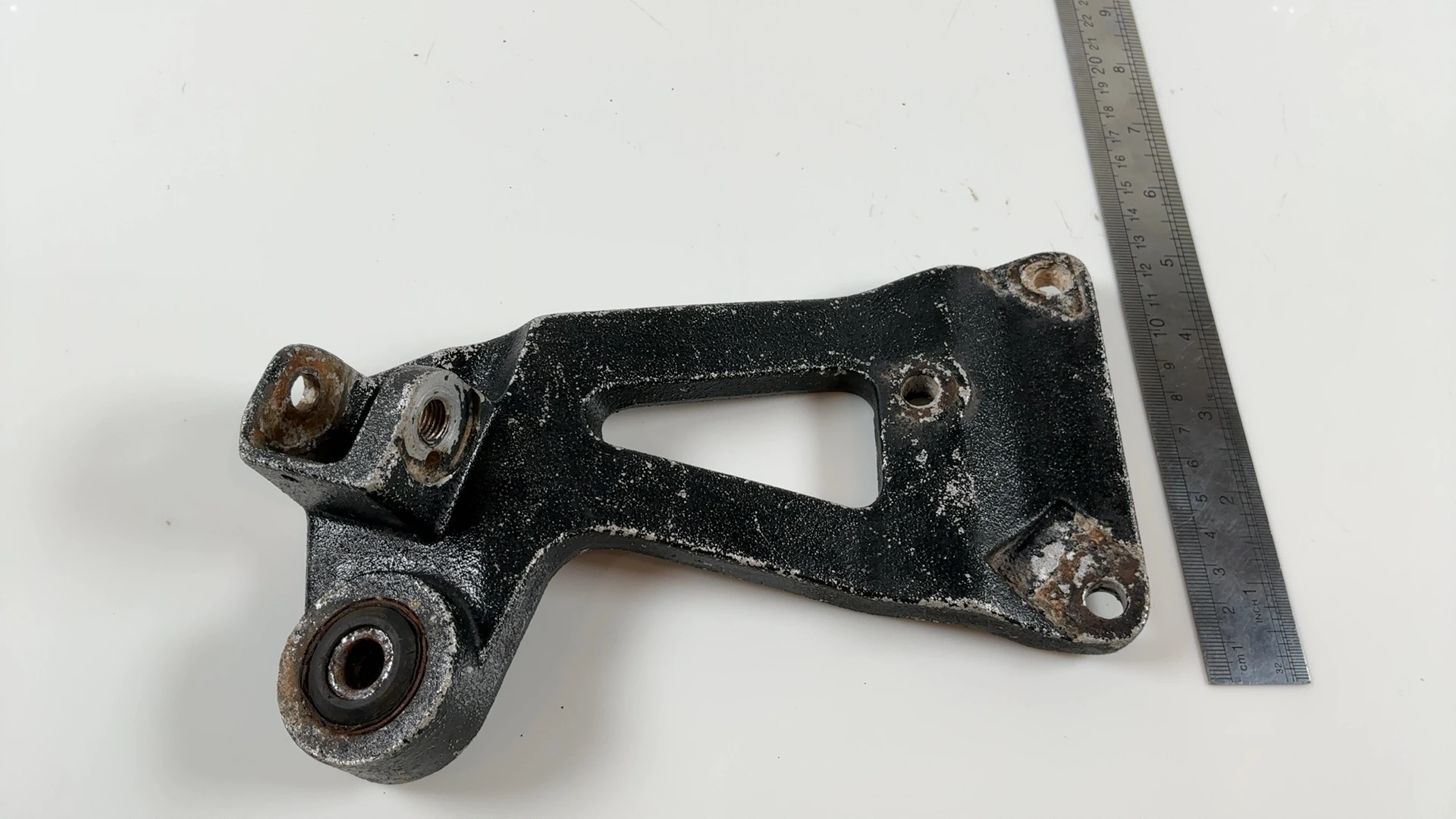 Suzuki GSXR 750 GSX-R750 750CC Rear Right Footrest Hanger 1988-1989 43600-17C11 - Image 3