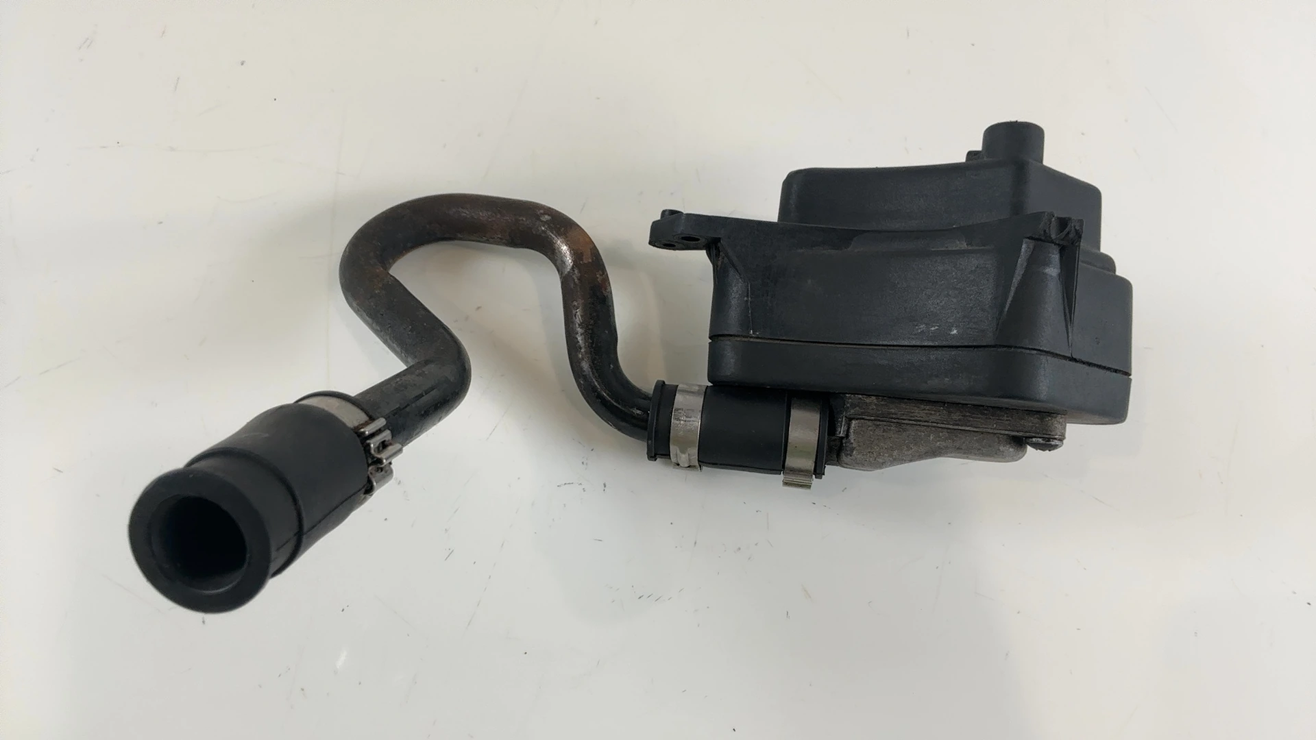 Vespa Primavera 50 2T Secondary Air Box Filter Valve 2013-17 OEM 8318595 Piaggio