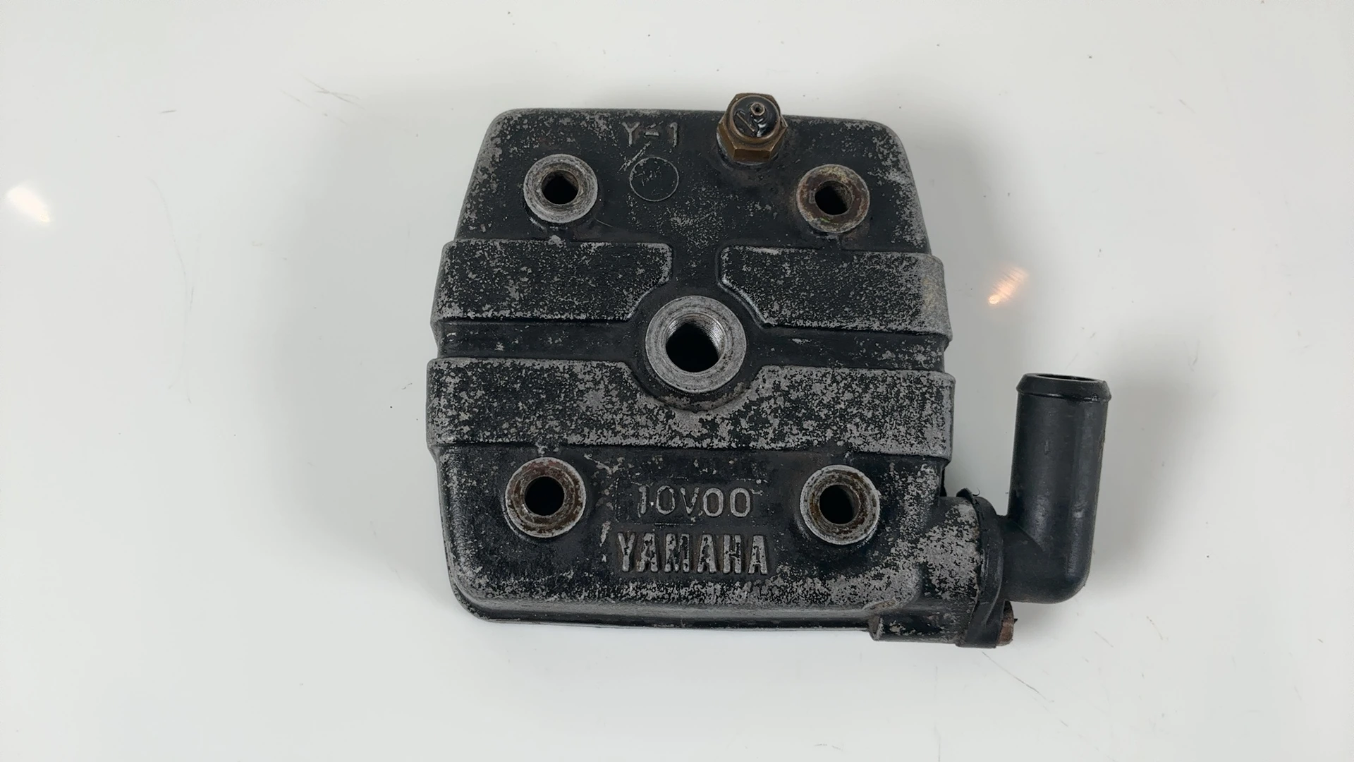 Yamaha DT 125 LC 10V 125cc Cylinder Head 1982-1984 OEM  10V-11111-00-00 - Image 4