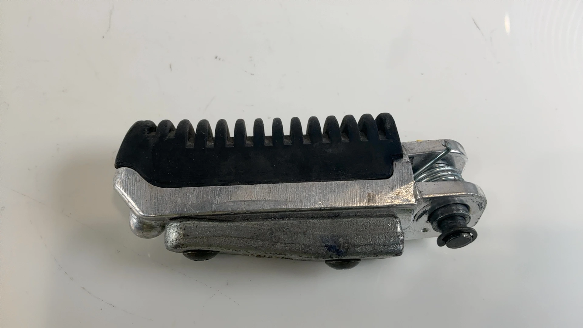 Suzuki Bandit GSF 1200 1200cc Front Left Footrest Peg 1996-2006 OEM 43521-40C00