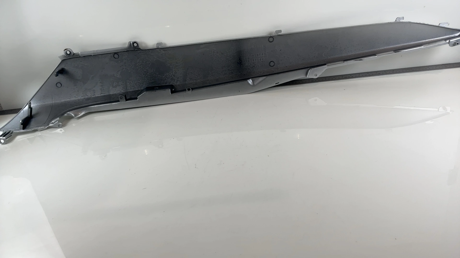Suzuki Burgman AN400 400cc Rear Right Tail Fairing Cover 2003-06 OEM 47111-14G00 - Image 2