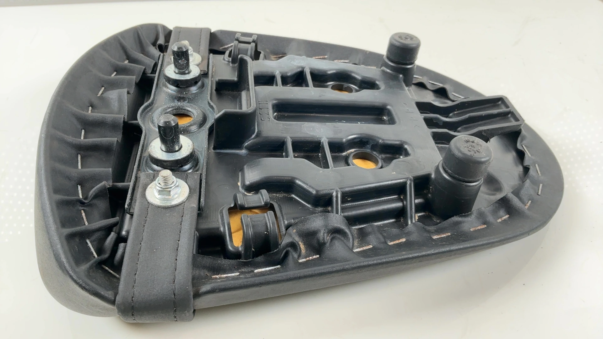 Suzuki GSX-R1000 GSXR1000 1000cc Rear Passenger Seat 2007-08 OEM 45300-21H01-6BY - Image 8