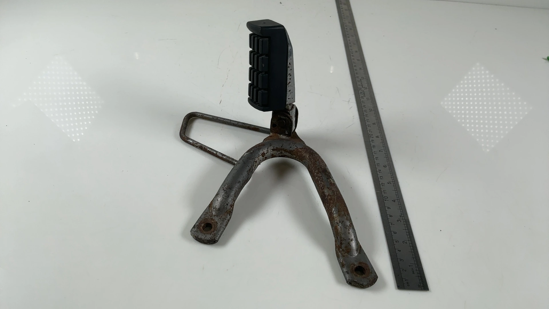 Yamaha XTZ660 Ténéré 3YF 660cc Rear Left Footrest Bracket 1995-1996 3YF-27430-00 - Image 3