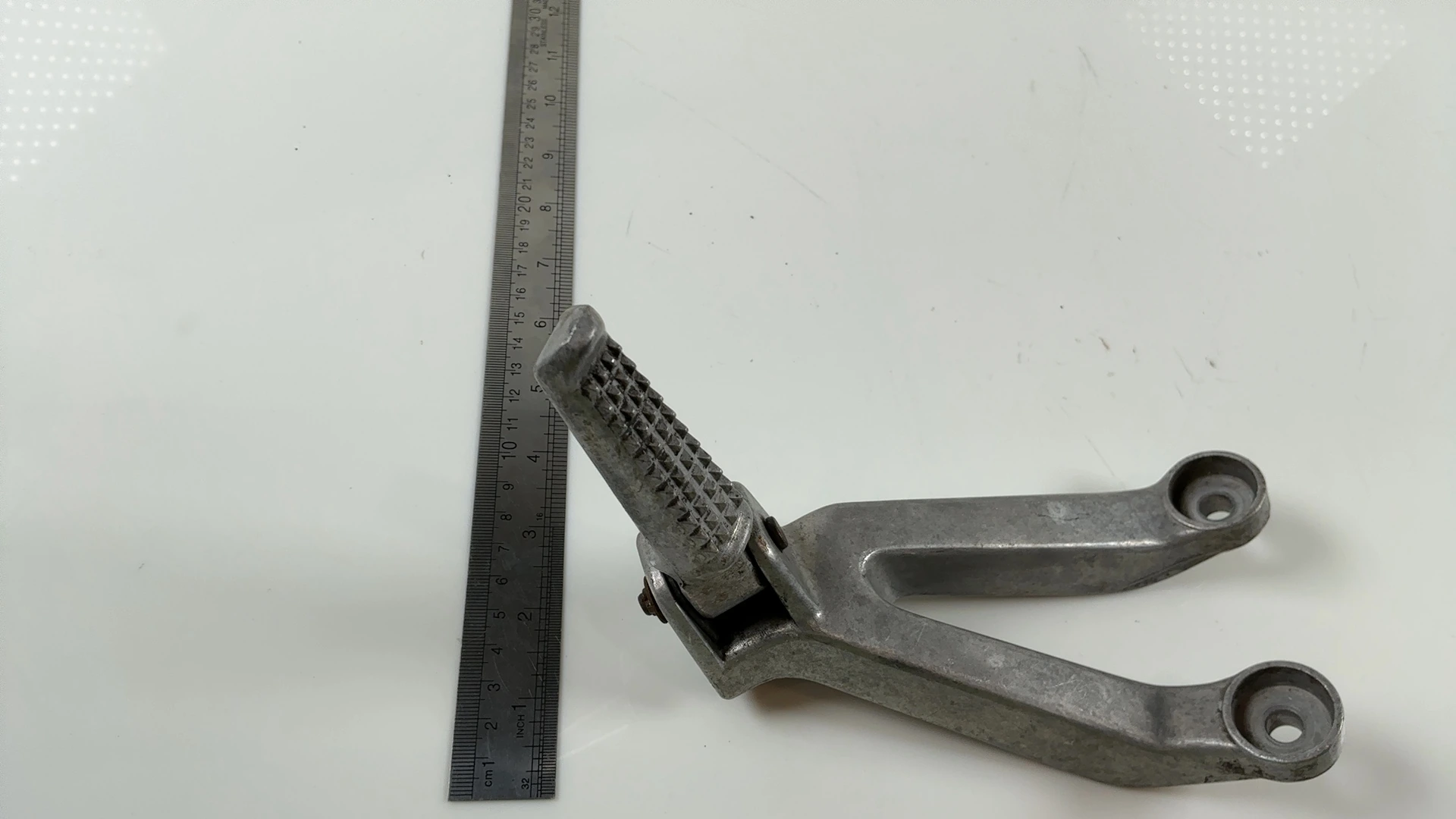 Honda CBR900RR SC33 900CC Left Rear Foot Peg Bracket 1998-99 OEM  50760-MW0-000 - Image 4
