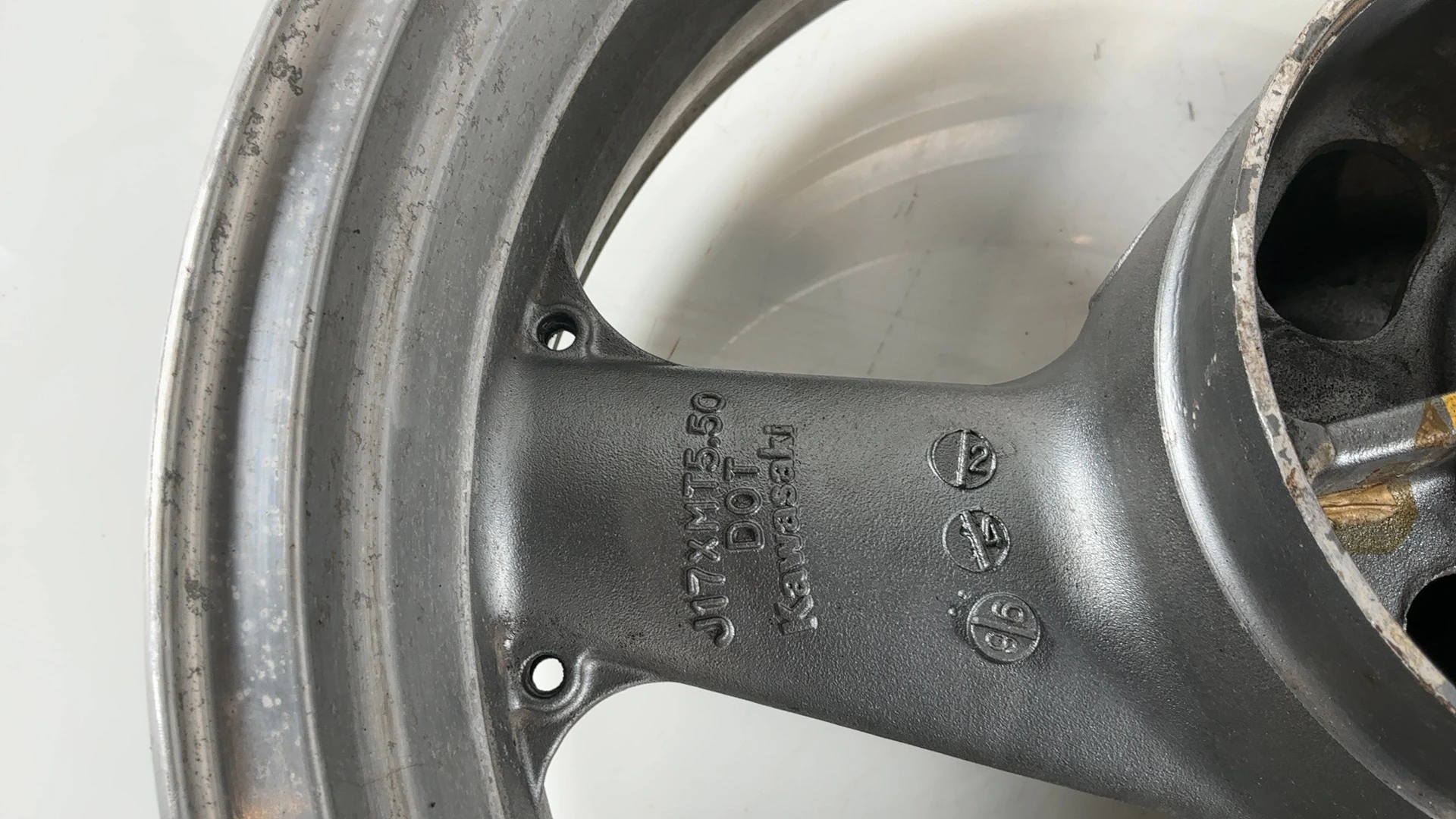 Kawasaki ZXR750 Ninja ZX750L 750CC Rear Wheel Rim 1993-1995 OEM 41073-1547-CJ - Image 6