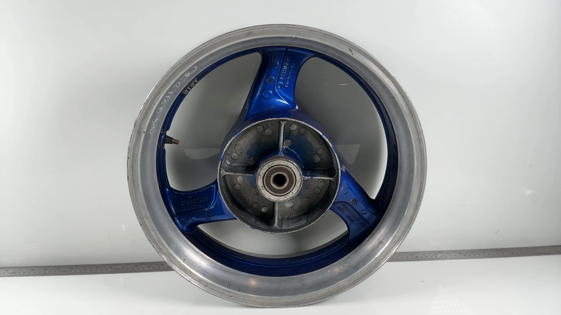 Honda CBR1100XX SC35 1100cc Rear Wheel Rim 1997-2003 OEM 42650-MAT-010 GOR SUUL